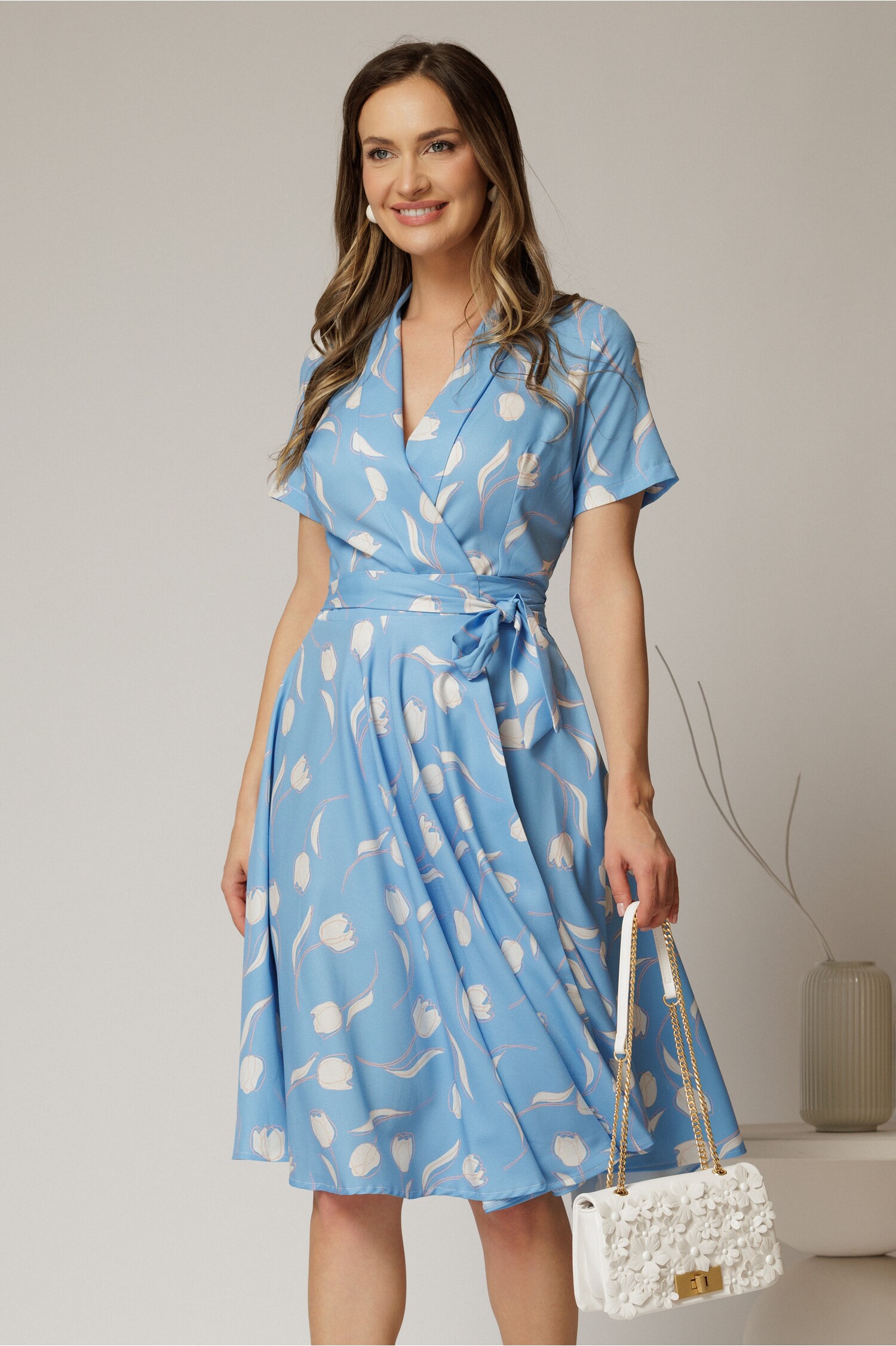 Rochie midi bleu cu imprimeu floral și cordon în talie Rochie midi bleu cu imprimeu floral și cordon în talie