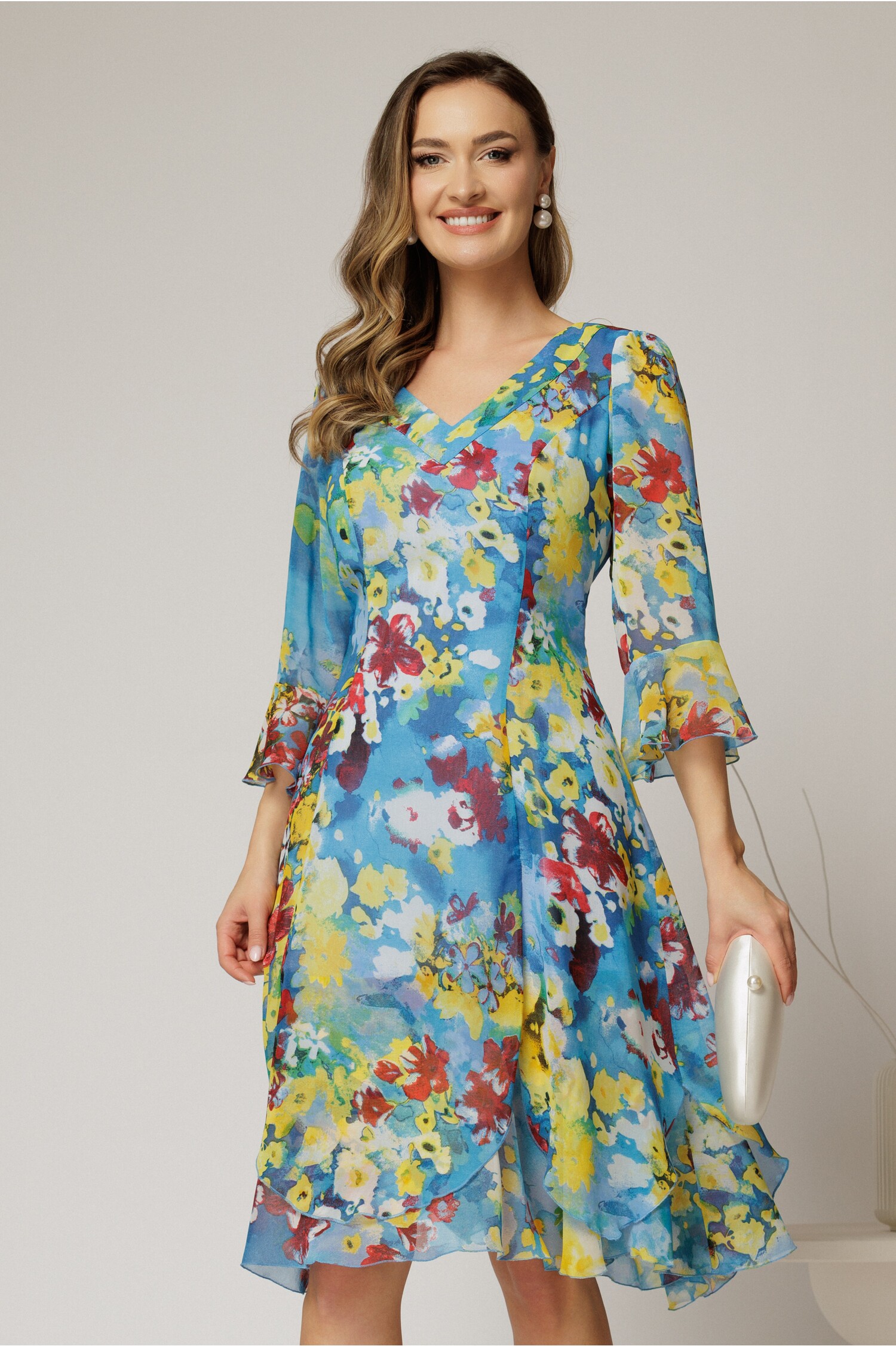 Rochie midi bleu cu imprimeuri din voal, croi lejer și decolteu în v Rochie midi bleu cu imprimeuri din voal, croi lejer și decolteu în v