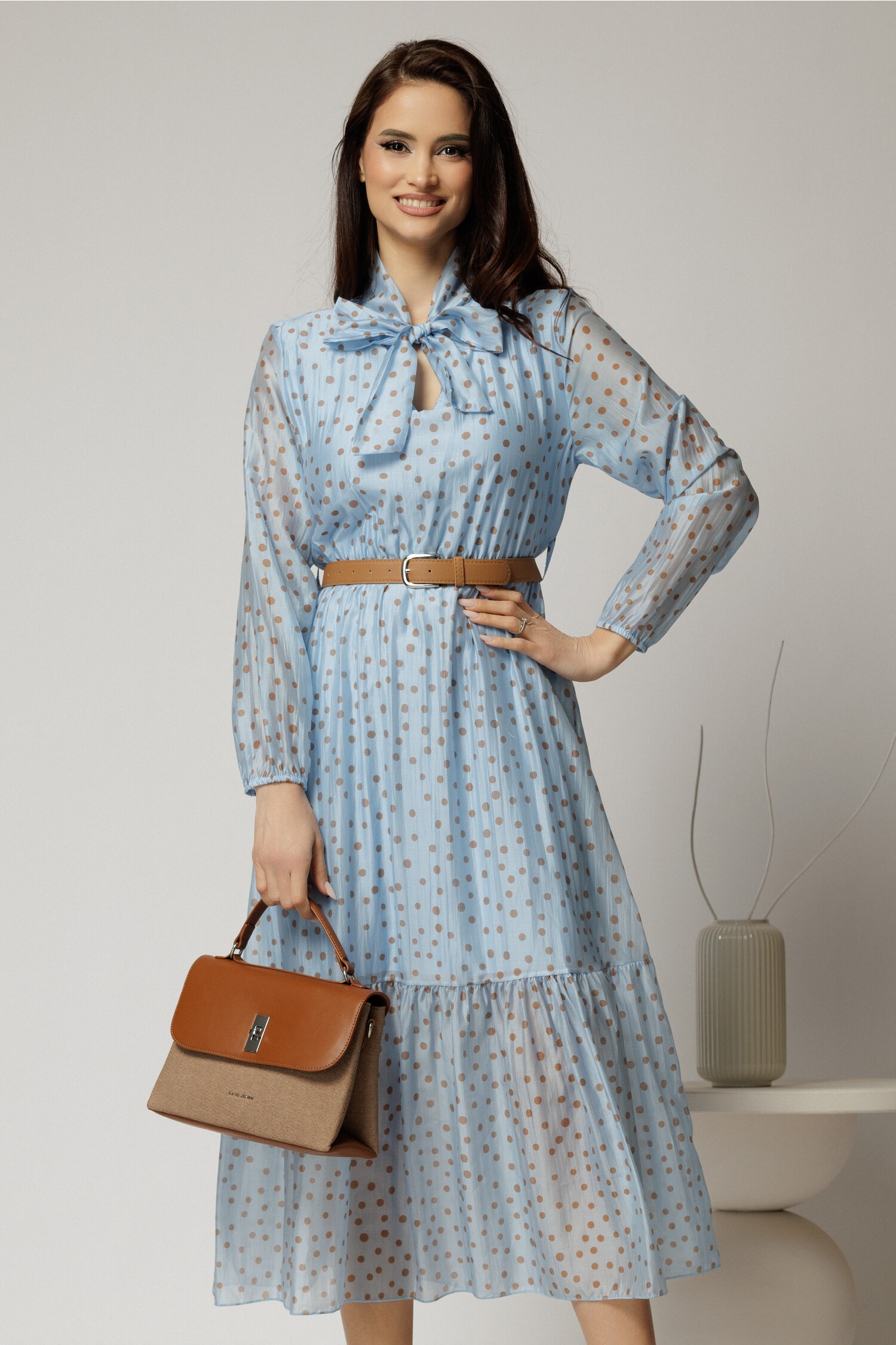 Rochie midi bleu din tencel cu buline și funda la decolteu Rochie midi bleu din tencel cu buline și funda la decolteu