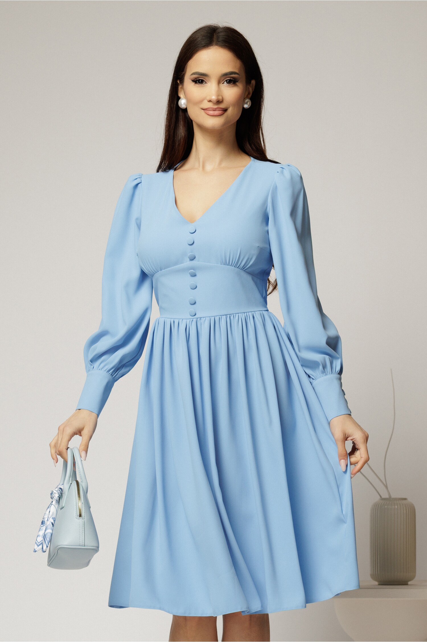 Rochie midi bleu cu voal și nasturi pe bust Rochie midi bleu cu voal și nasturi pe bust