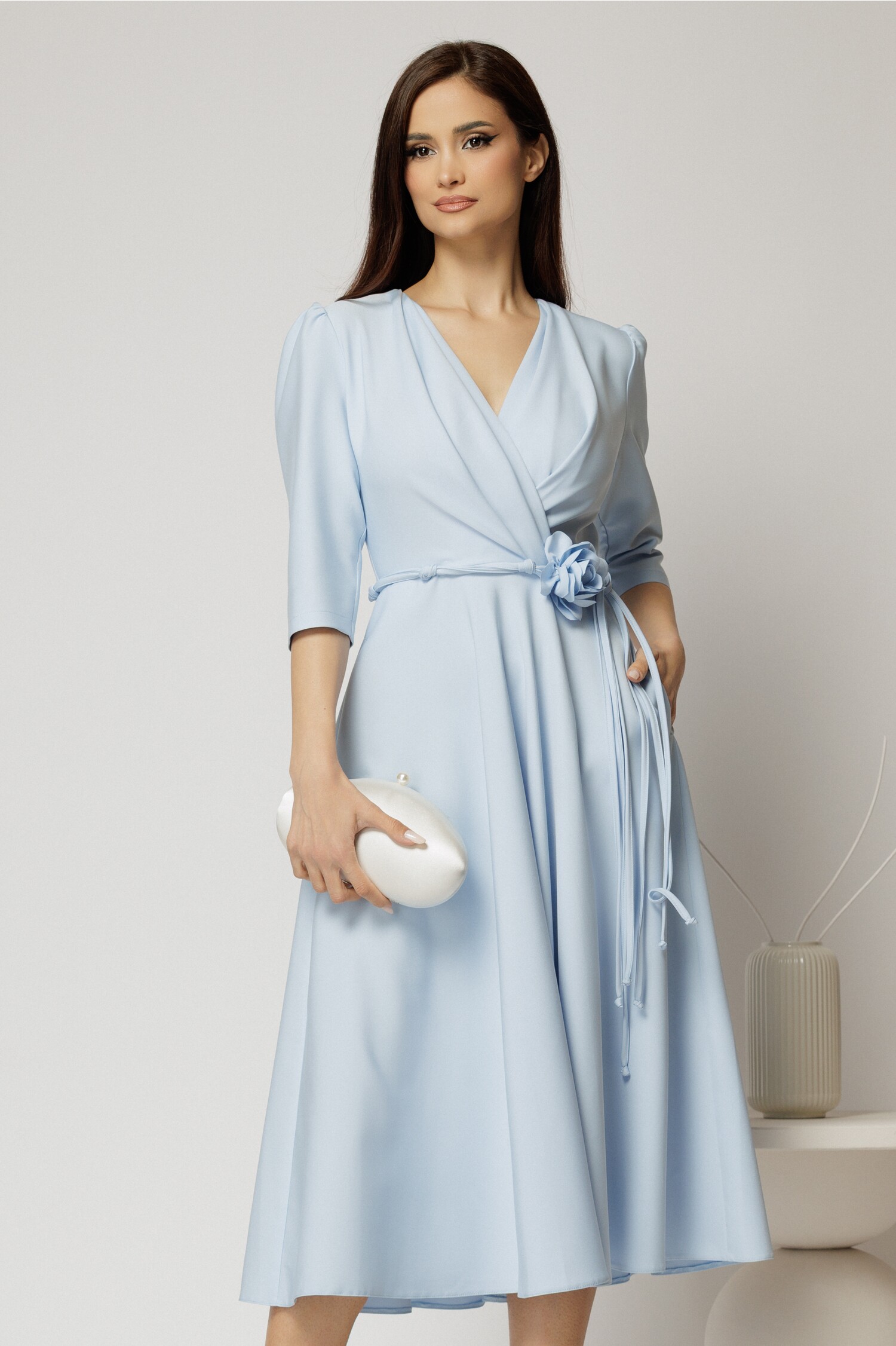 Rochie midi bleu din stofa cu floare in talie – DY Fashion Rochie midi bleu din stofa cu floare in talie – DY Fashion