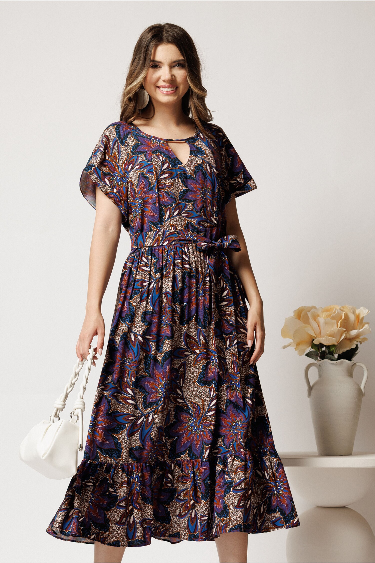 Rochie midi bleumarin din viscoză cu imprimeu maro și cordon Rochie midi bleumarin din viscoză cu imprimeu maro și cordon