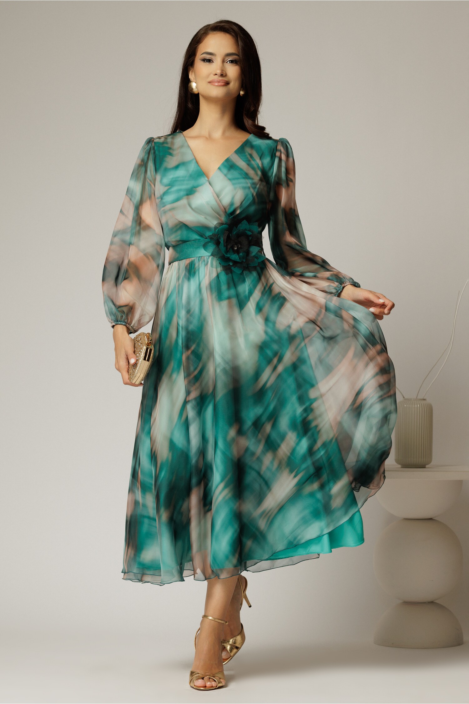 Rochie midi de ocazie verde turcoaz din voal cu imprimeuri bej – DY Fashion Rochie midi de ocazie verde turcoaz din voal cu imprimeuri bej – DY Fashion