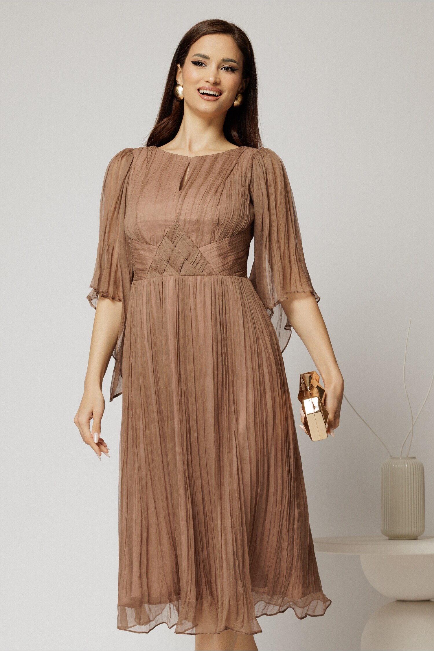 Rochie midi din mătase naturală maro cu mâneci evazate și talie împletită Rochie midi din mătase naturală maro cu mâneci evazate și talie împletită