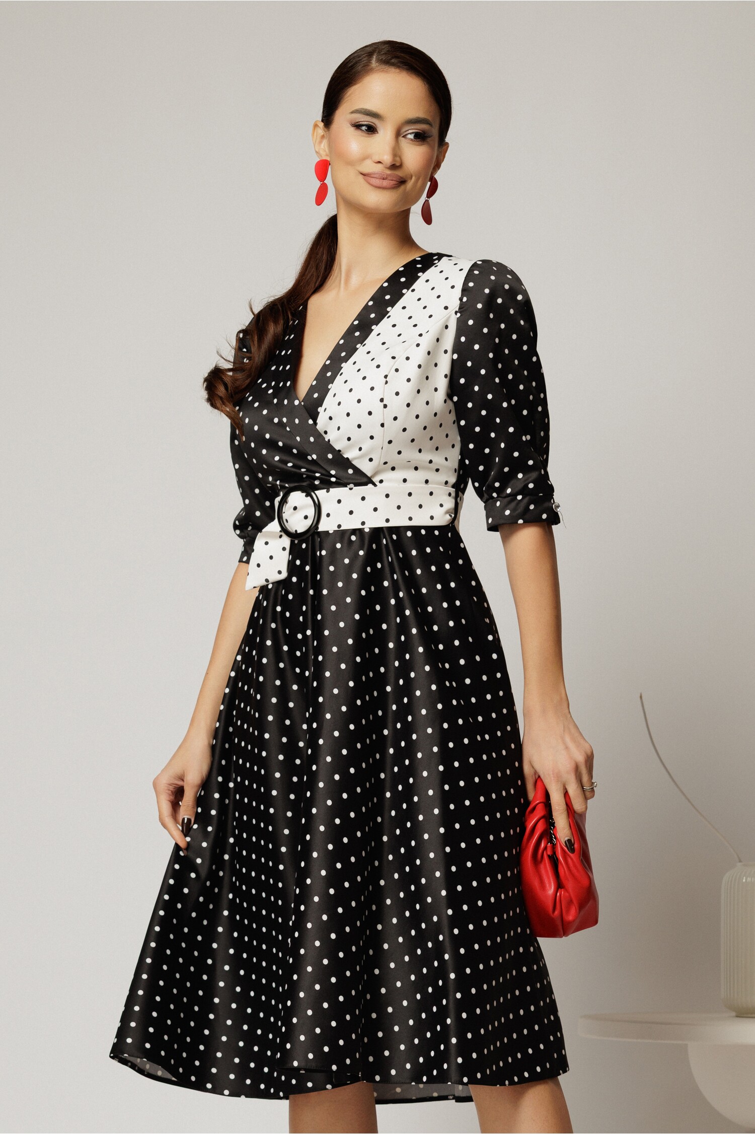Rochie midi tafta cu buline alb-negru Rochie midi tafta cu buline alb-negru