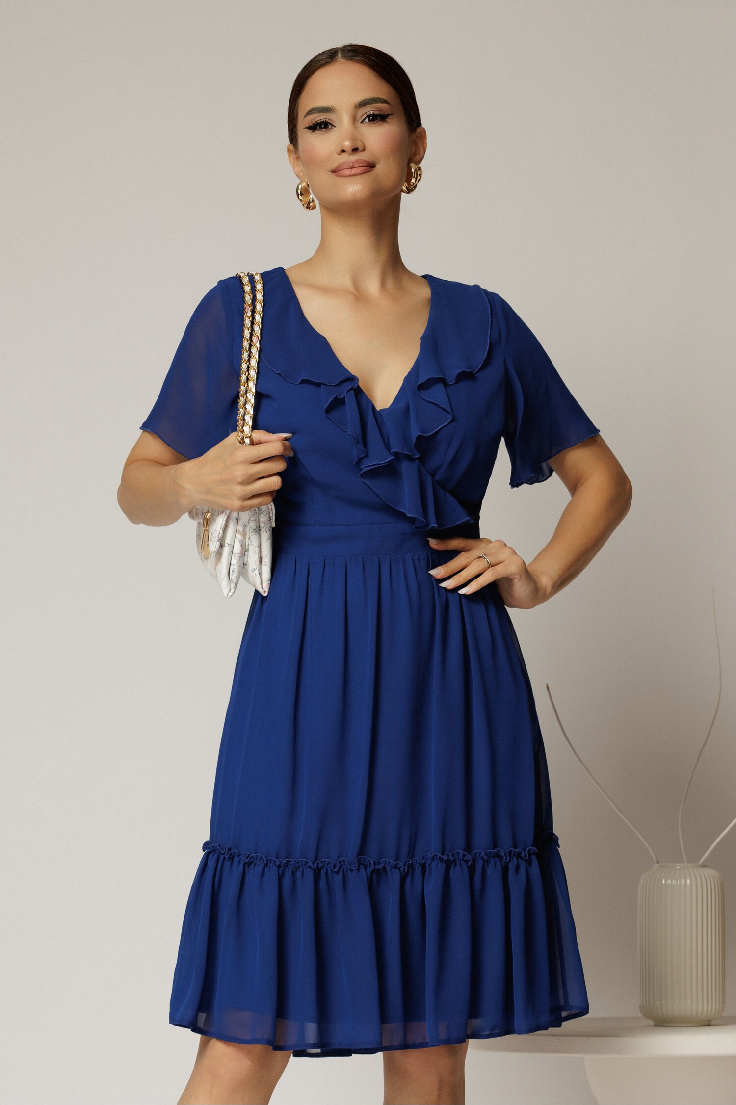 Rochie midi din voal albastru cu decolteu petrecut și volanase – DY Fashion Rochie midi din voal albastru cu decolteu petrecut și volanase – DY Fashion