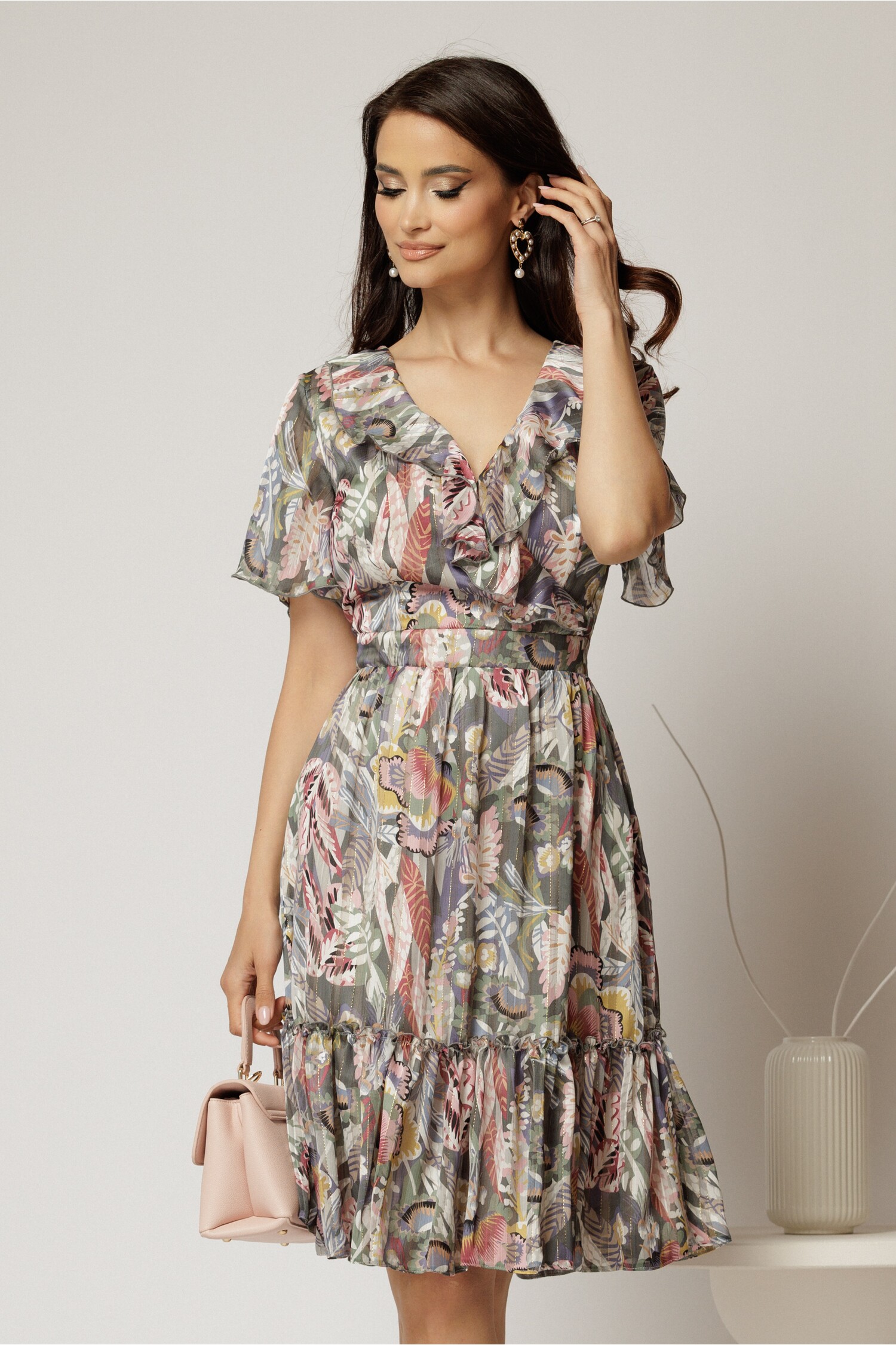 Rochie midi din voal kaki cu imprimeuri și decolteu petrecut – DY Fashion Rochie midi din voal kaki cu imprimeuri și decolteu petrecut – DY Fashion