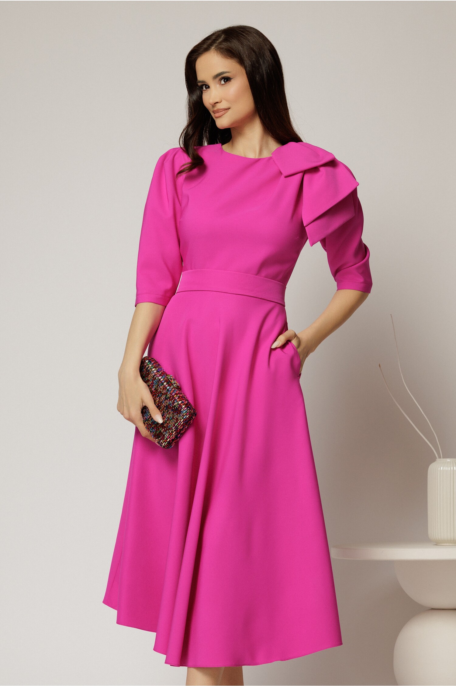 Rochie midi fucsia cu funda amplă pe umăr și cordon detașabil Rochie midi fucsia cu funda amplă pe umăr și cordon detașabil