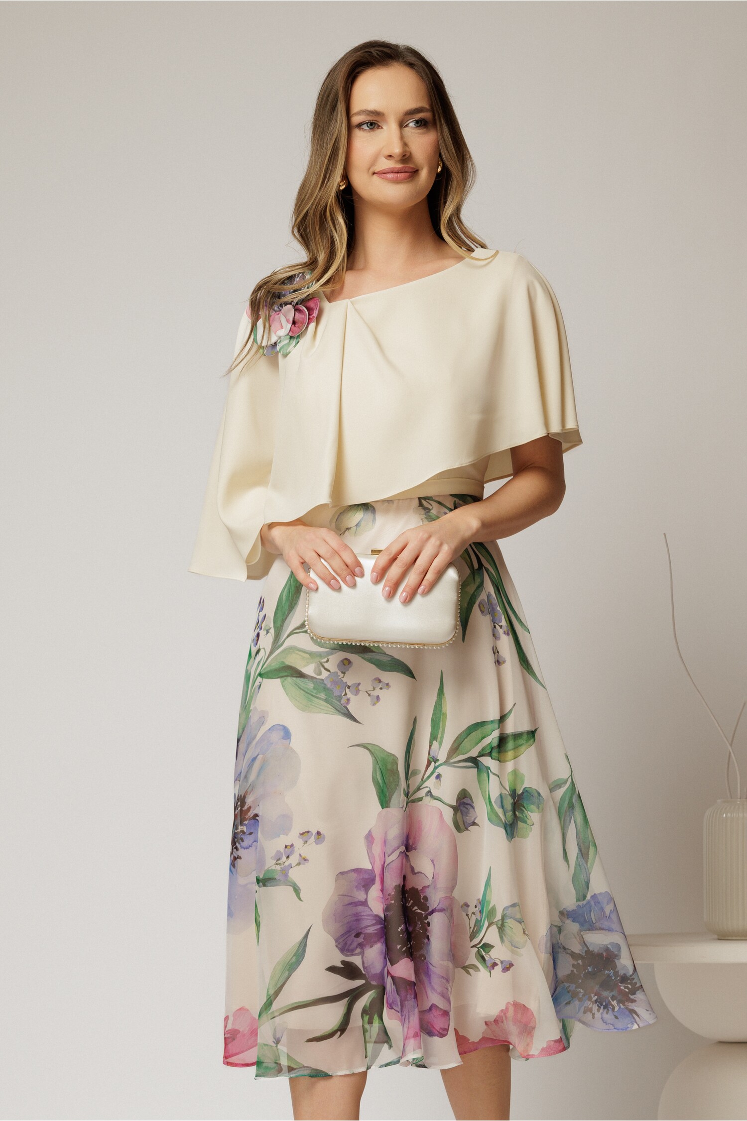 Rochie midi ivoar de ocazie cu imprimeuri florale pe fustă Rochie midi ivoar de ocazie cu imprimeuri florale pe fustă
