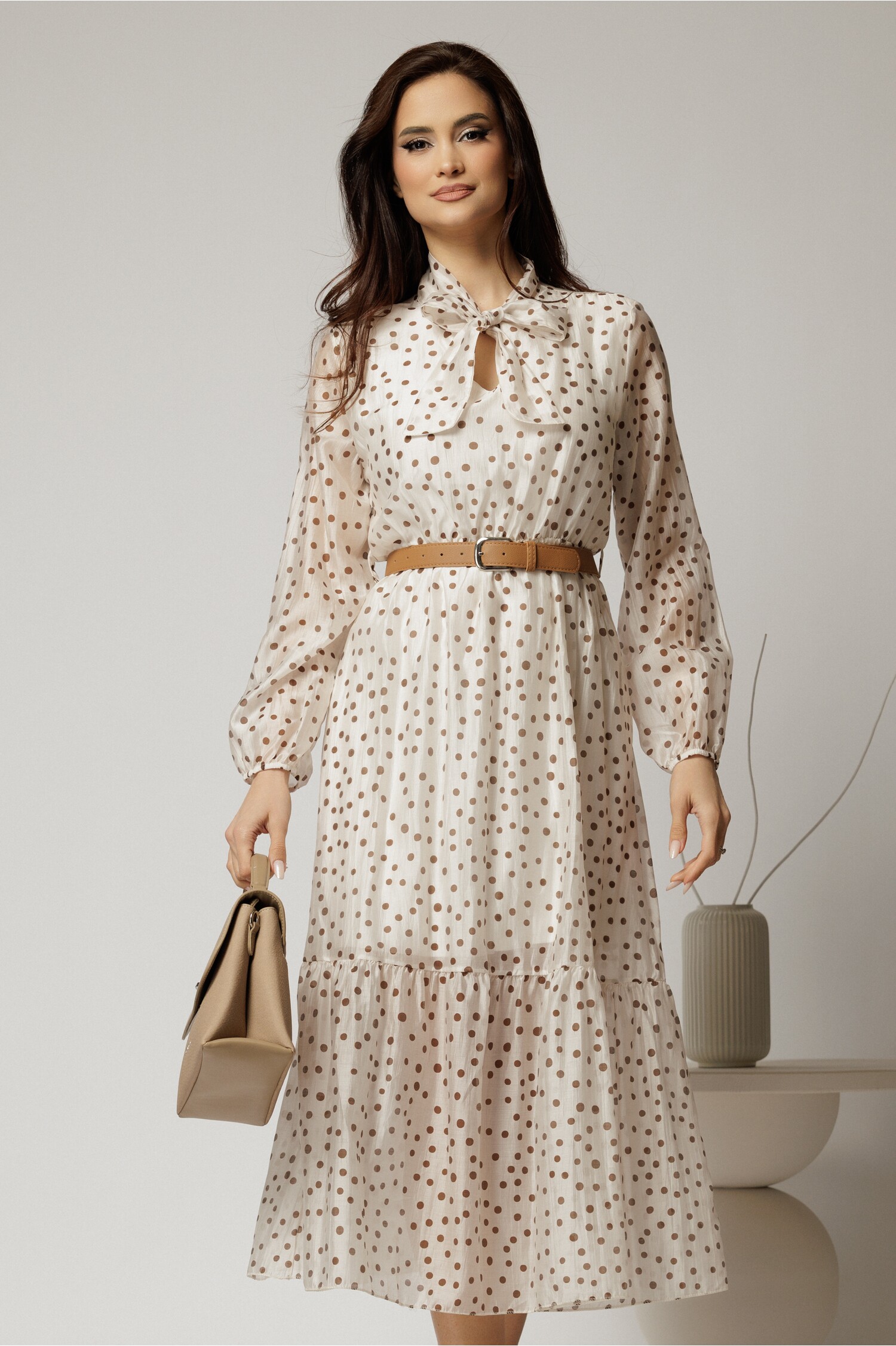 Rochie midi ivoar din tencel cu buline și funda la decolteu Rochie midi ivoar din tencel cu buline și funda la decolteu