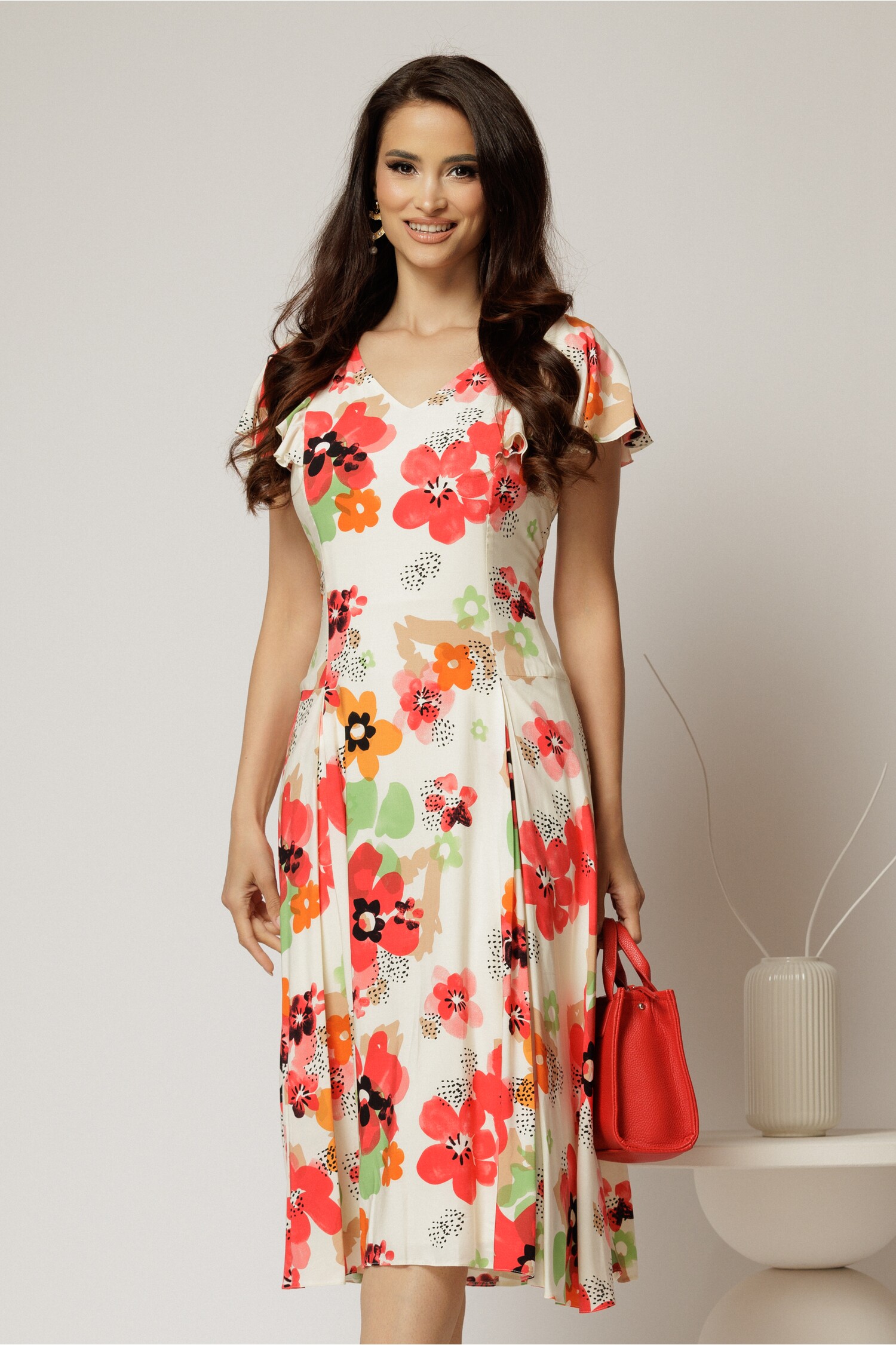 Rochie midi ivoar cu imprimeuri florale roșii din viscoză Rochie midi ivoar cu imprimeuri florale roșii din viscoză
