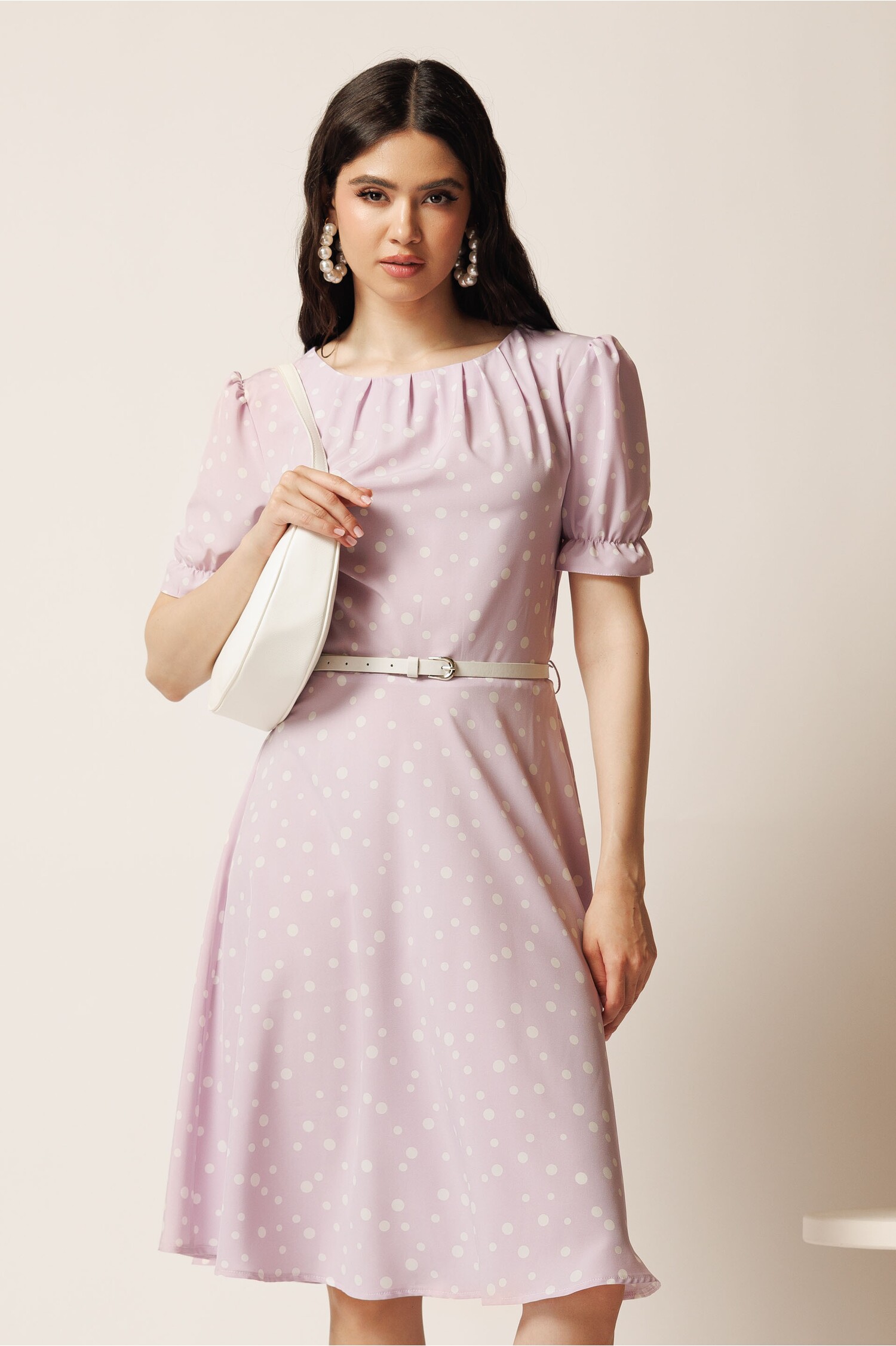 Rochie midi lila din viscoză cu buline și curea în talie Rochie midi lila din viscoză cu buline și curea în talie