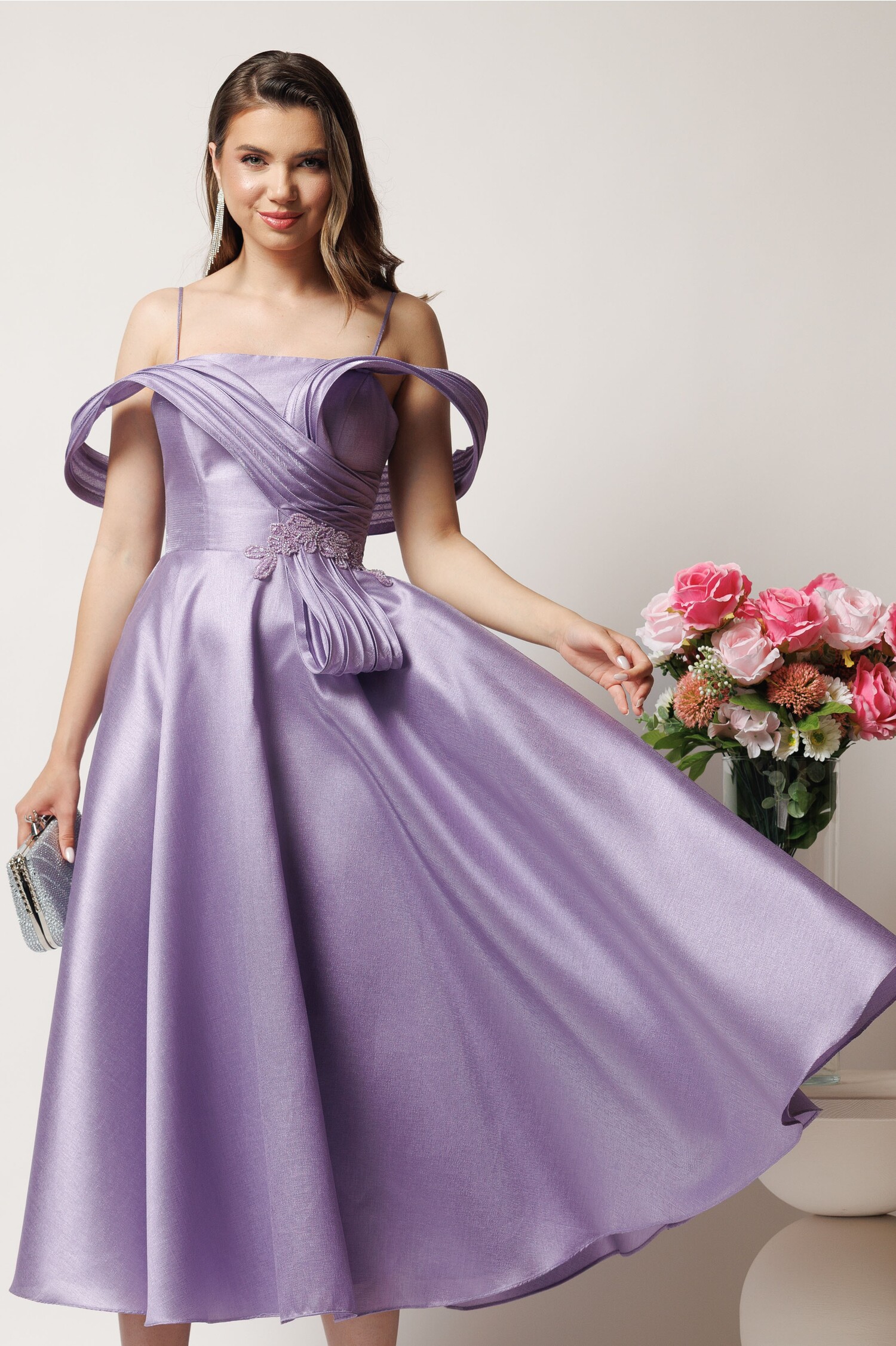 Rochie midi lila cu bust corset și aplicații pe umeri Rochie midi lila cu bust corset și aplicații pe umeri