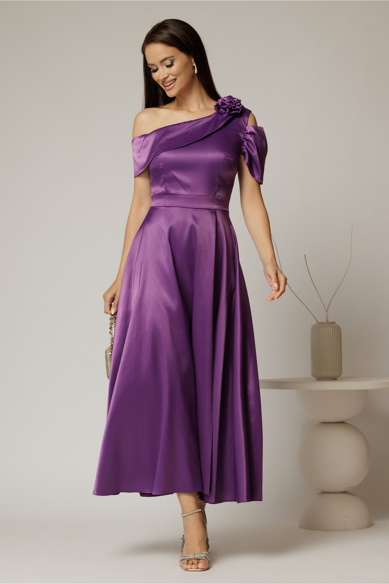 Rochie midi mov din tafta moale cu fustă petrecută și decolteu tip barcă – DY Fashion Rochie midi mov din tafta moale cu fustă petrecută și decolteu tip barcă – DY Fashion