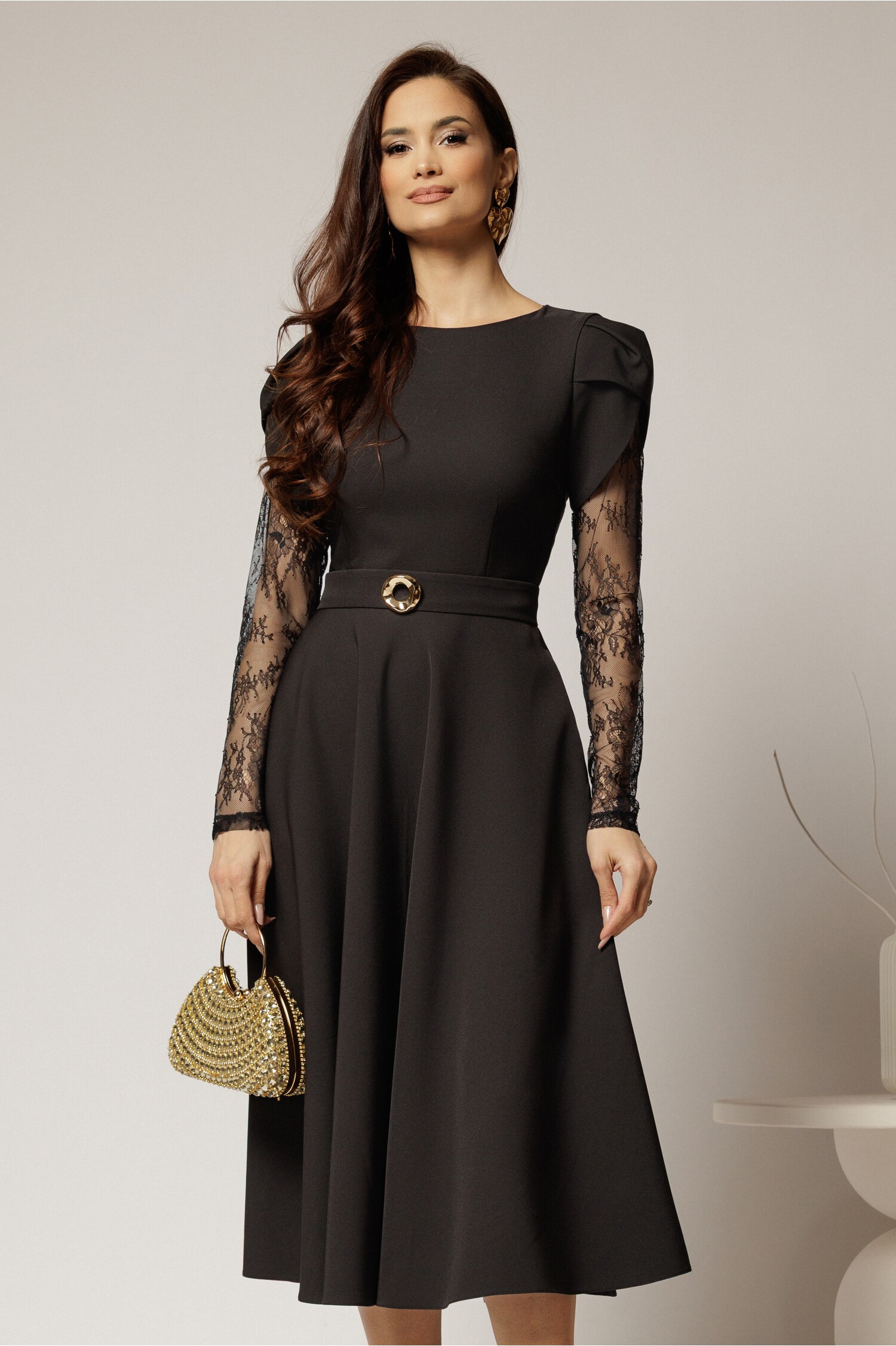 Rochie midi neagră cu mâneci din dantelă și cordon detașabil Rochie midi neagră cu mâneci din dantelă și cordon detașabil