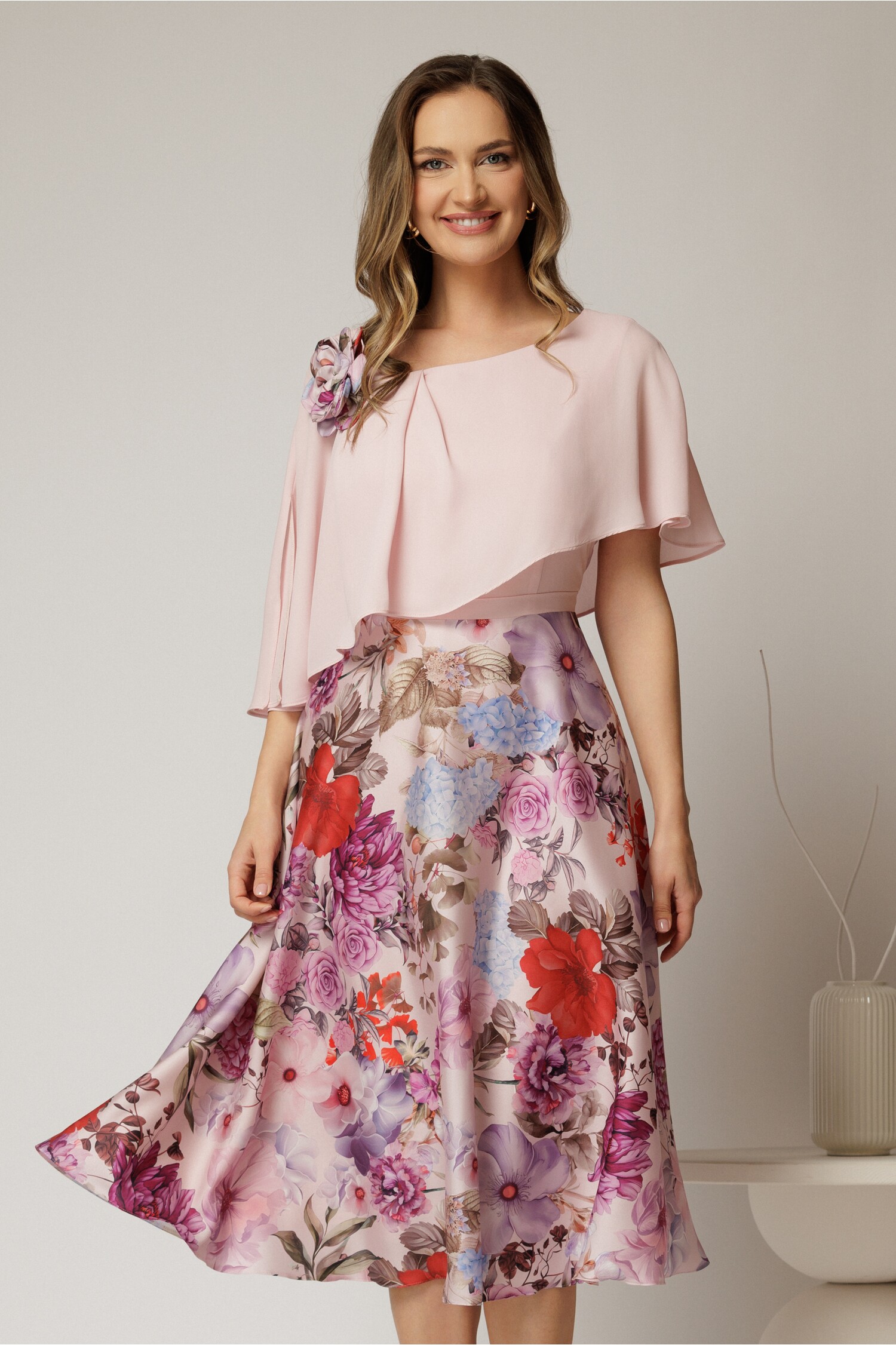 Rochie midi roz de ocazie cu imprimeuri florale Rochie midi roz de ocazie cu imprimeuri florale