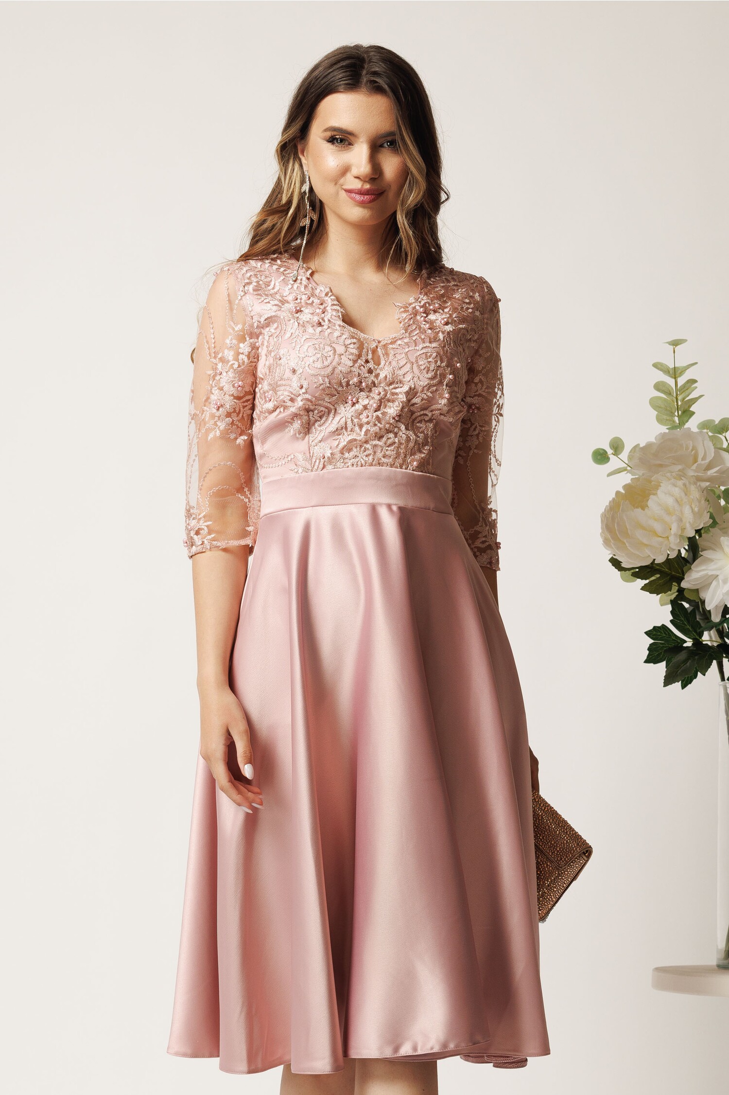 Rochie midi roz din tafta cu dantelă la bust – Ella Collection Inna Rochie midi roz din tafta cu dantelă la bust – Ella Collection Inna