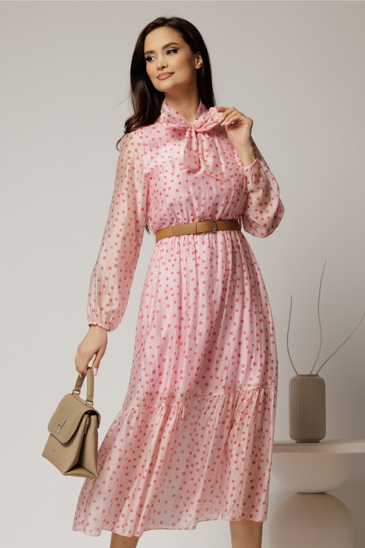 Rochie midi roz din tencel cu buline și funda la decolteu Rochie midi roz din tencel cu buline și funda la decolteu