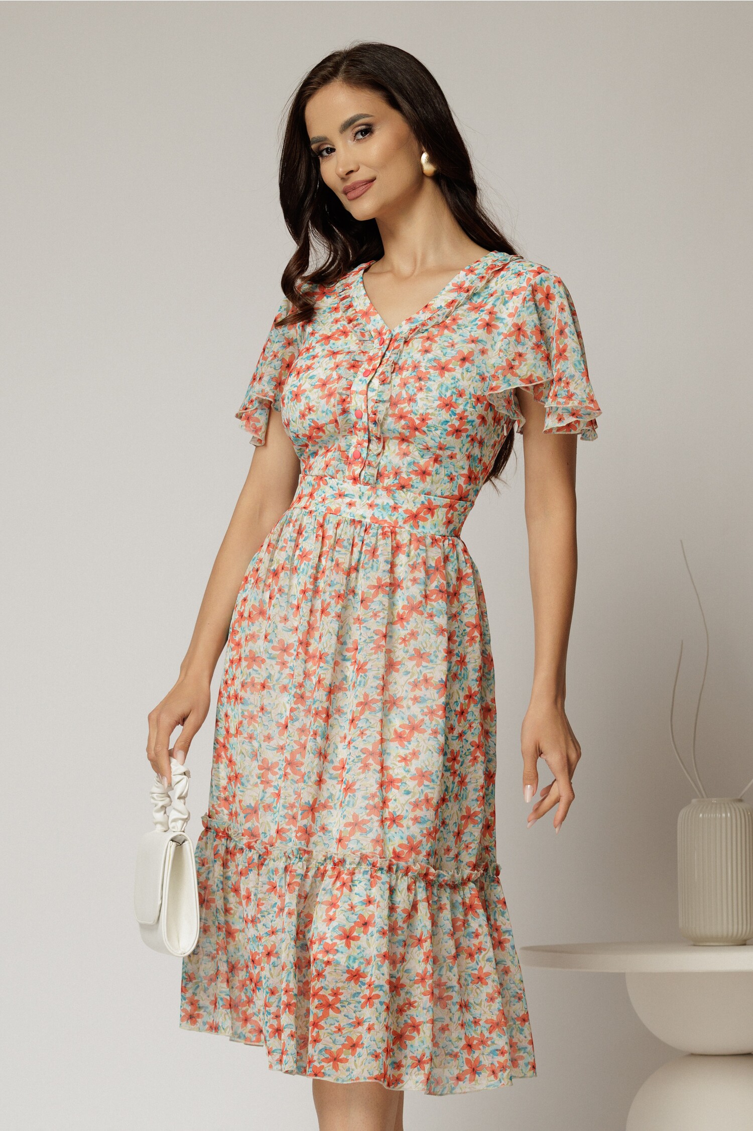 Rochie midi roz din voal cu imprimeuri florale oranj și volanase Rochie midi roz din voal cu imprimeuri florale oranj și volanase