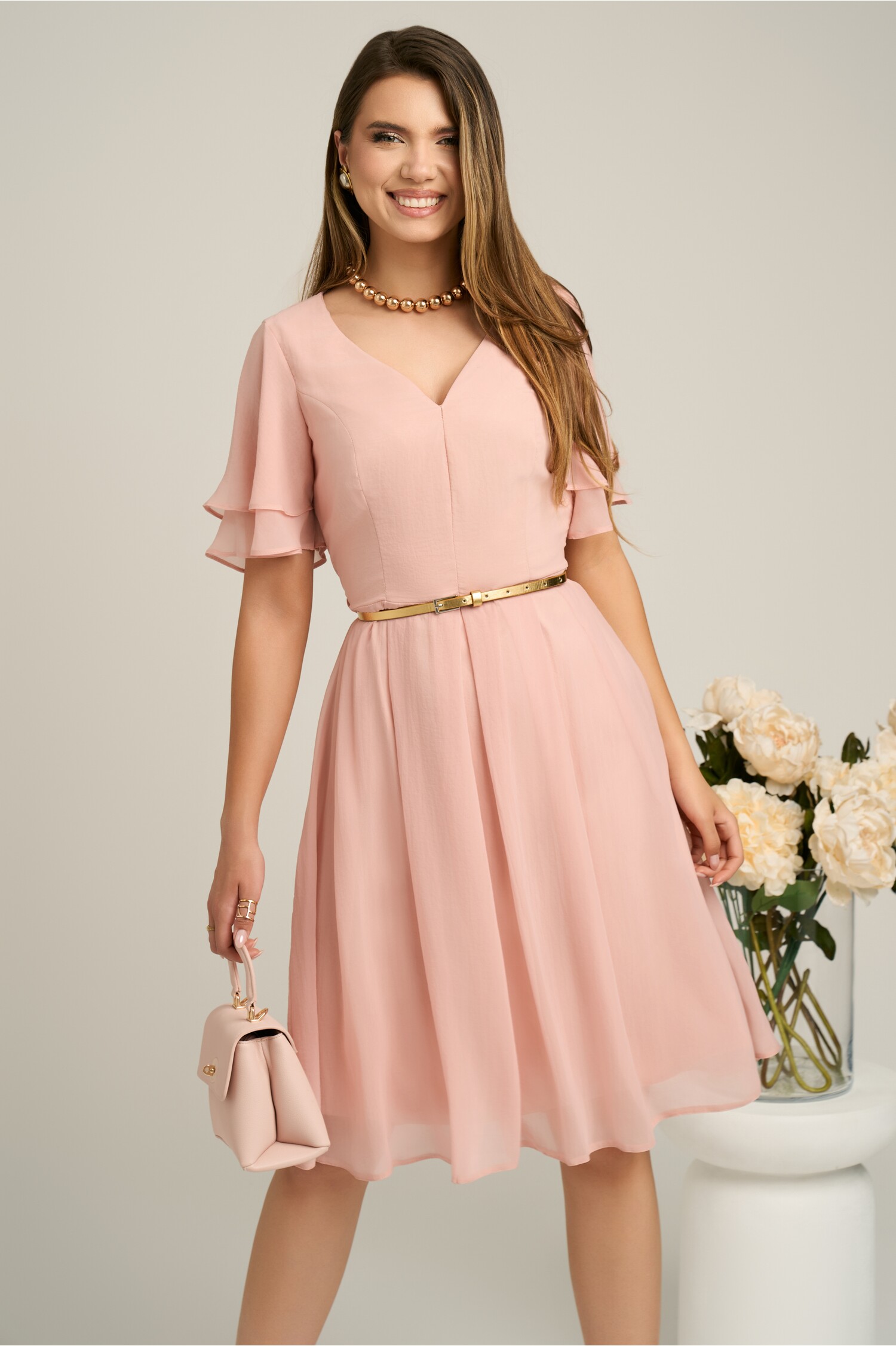Rochie midi roz din voal cu volane la maneci si curea in talie Rochie midi roz din voal cu volane la maneci si curea in talie