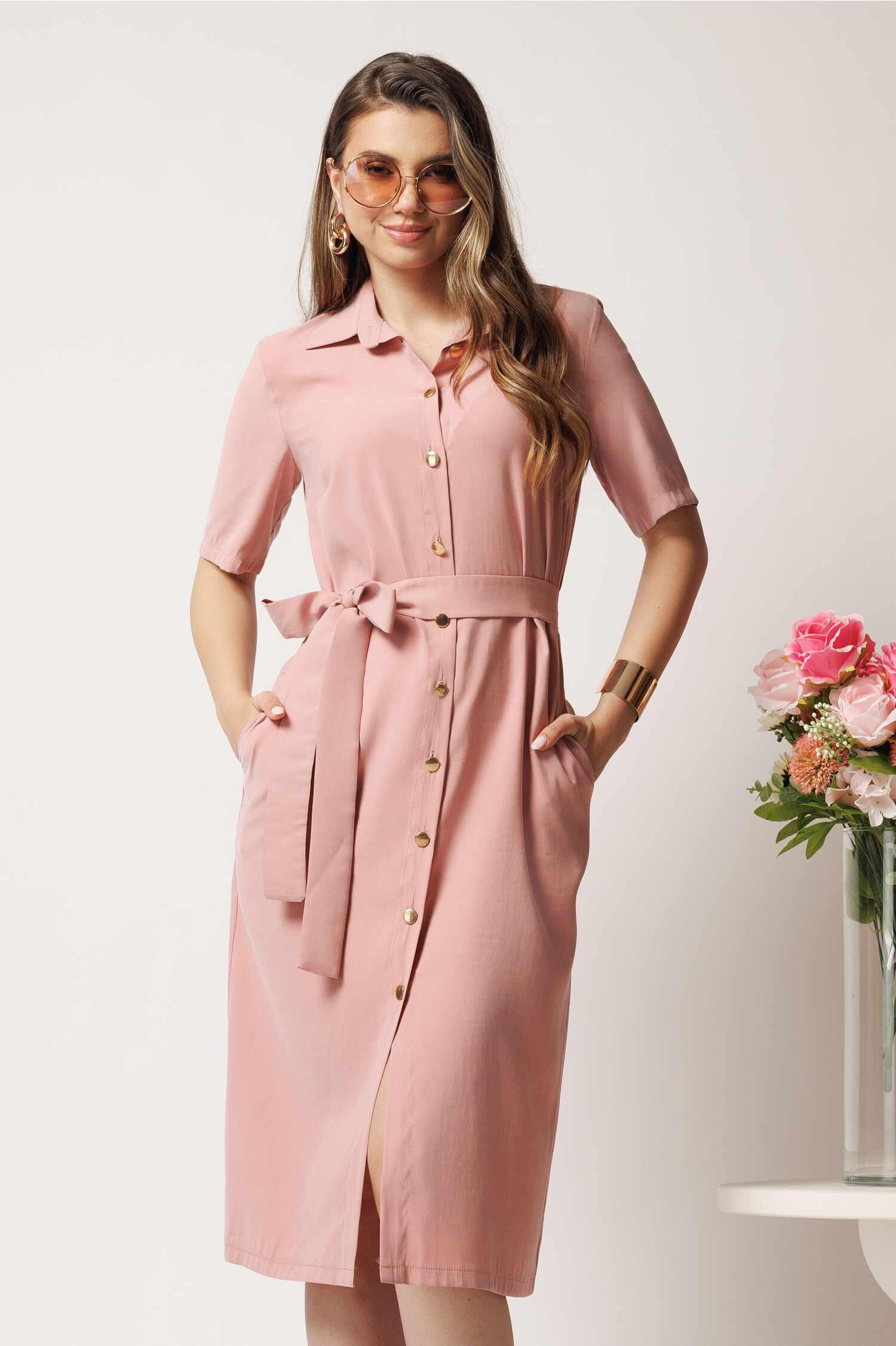 Rochie midi roz tip cămasă cu nasturi și cordon în talie Rochie midi roz tip cămasă cu nasturi și cordon în talie