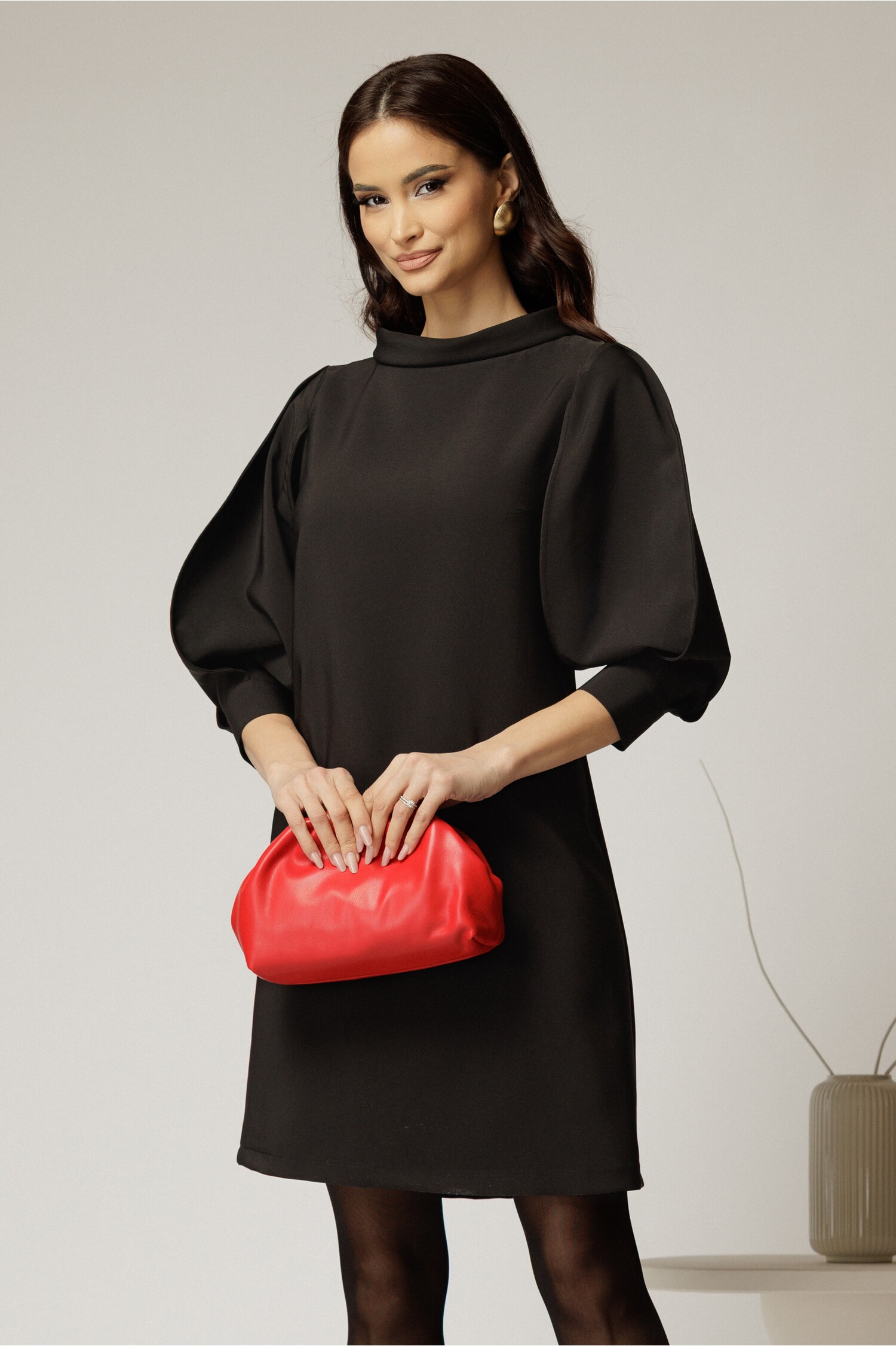 Rochie neagră cu mâneci bufante și guler maxi Rochie neagră cu mâneci bufante și guler maxi