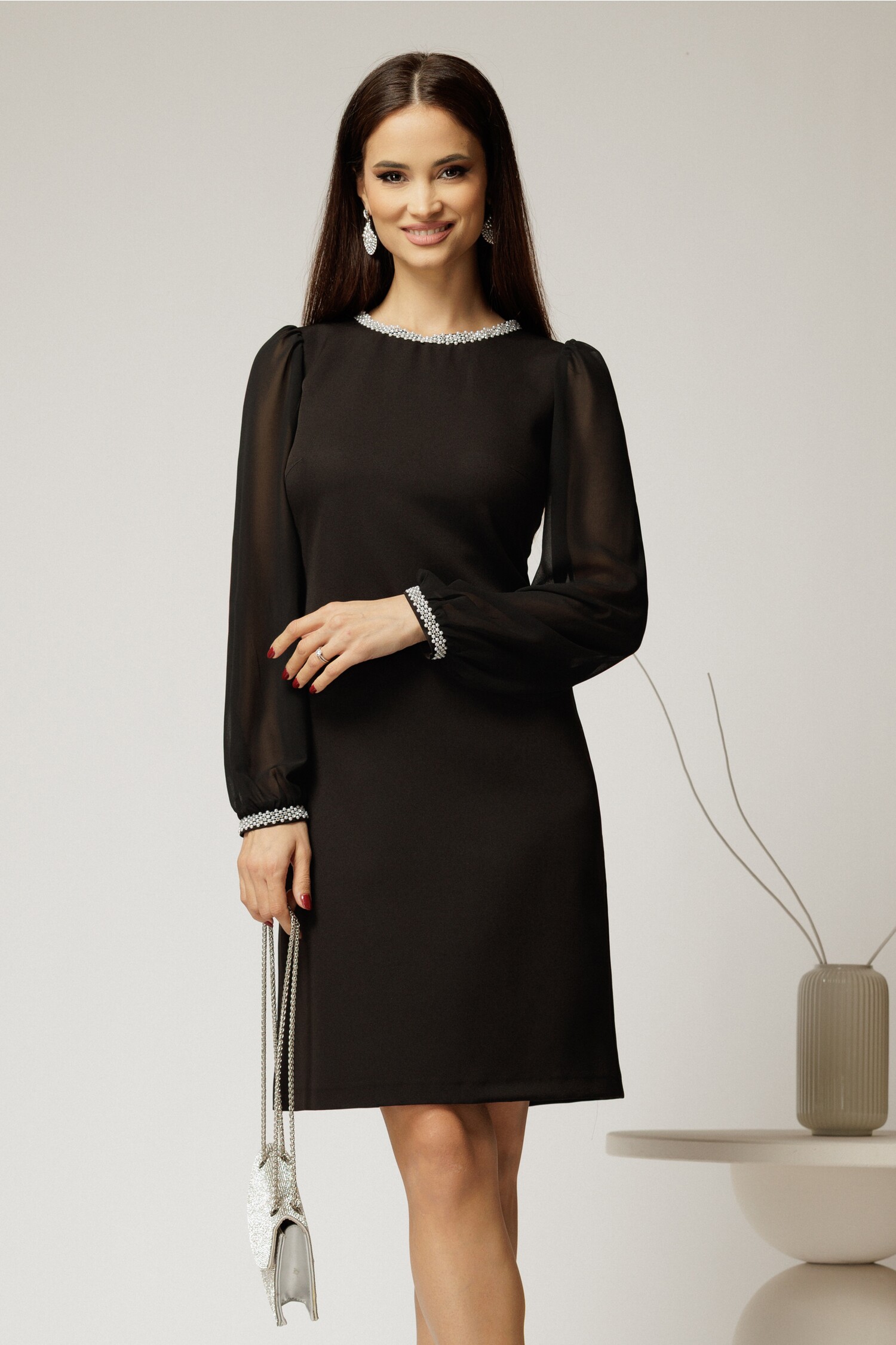 Rochie elegantă neagră DY fashion cu mâneci de voal și detalii la gât Rochie elegantă neagră DY fashion cu mâneci de voal și detalii la gât