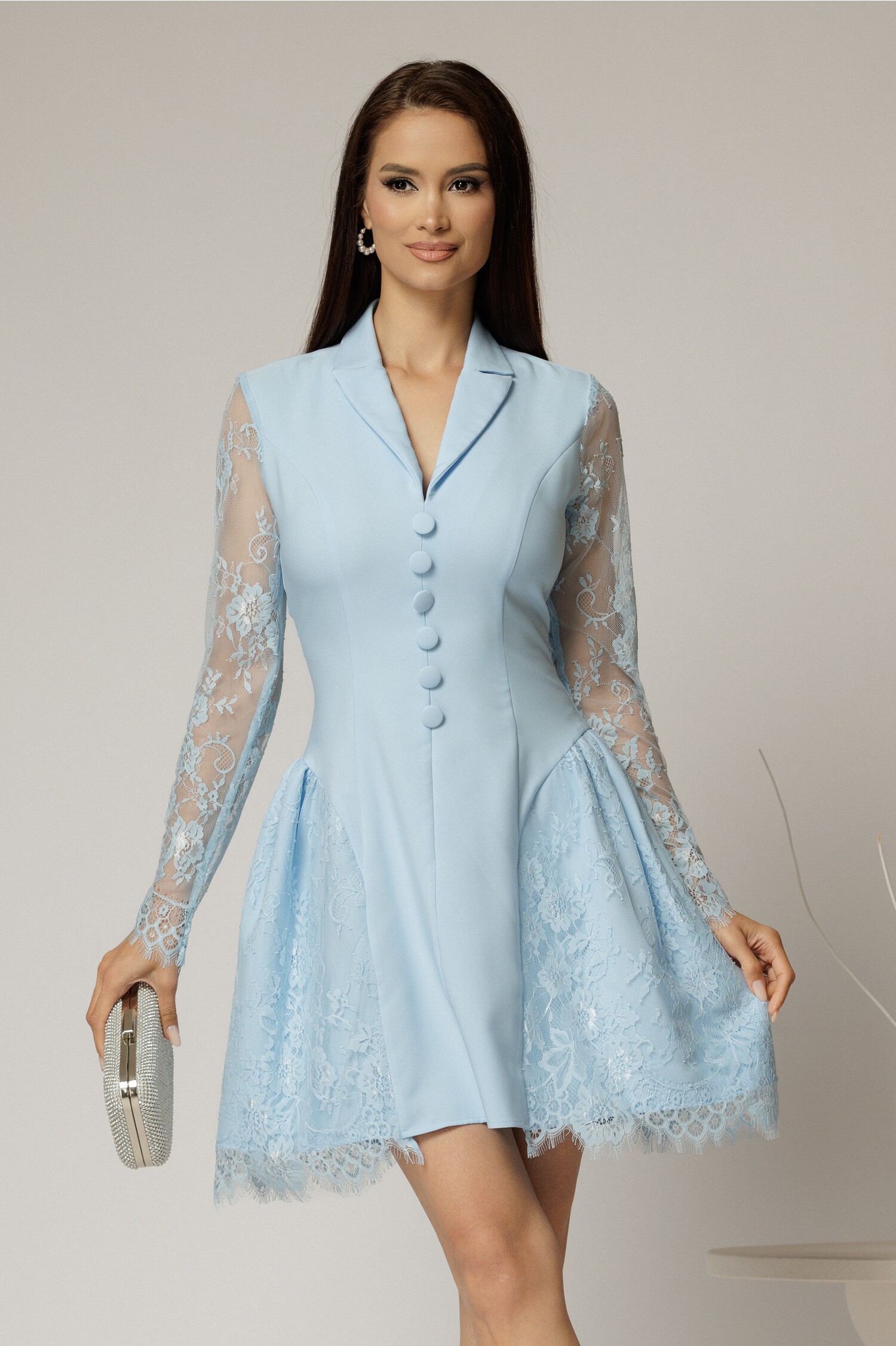 Rochie scurtă bleu cu mâneci din dantelă și nasturi decorativi – DY Fashion Rochie scurtă bleu cu mâneci din dantelă și nasturi decorativi – DY Fashion