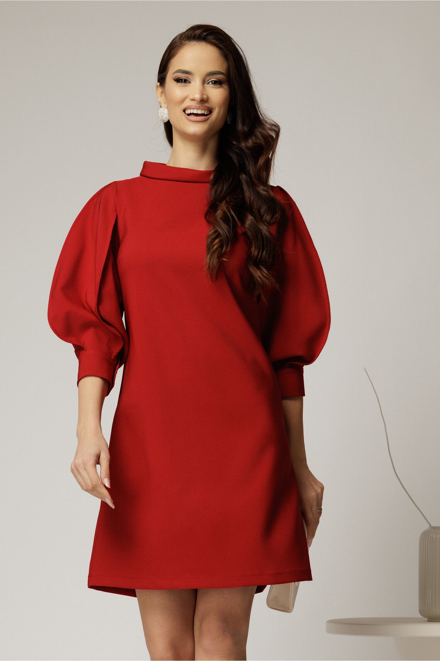 Rochie roșie cu mâneci bufante și guler maxi – DY Fashion Rochie roșie cu mâneci bufante și guler maxi – DY Fashion