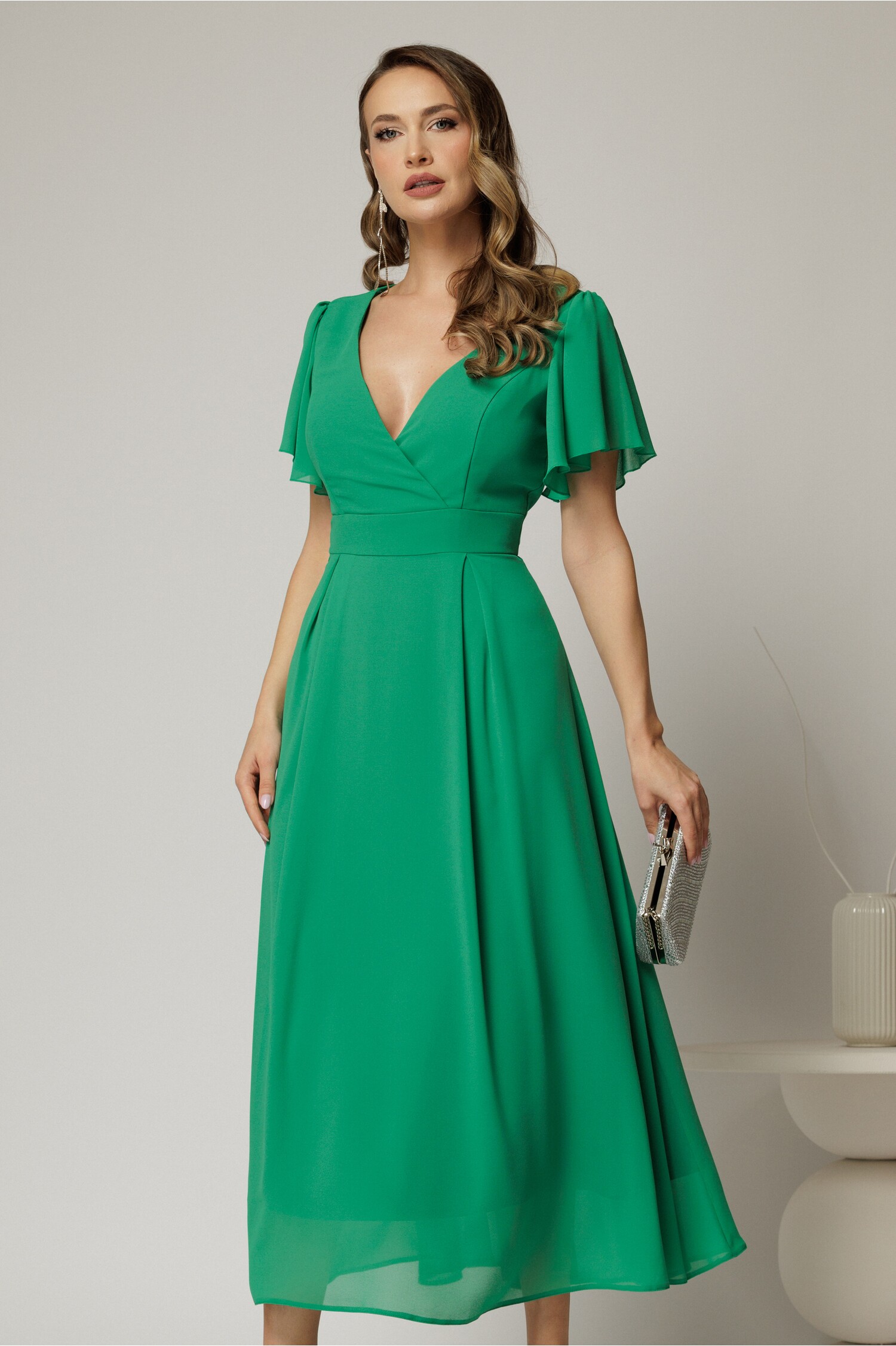 Rochie lungă verde de ocazie din voal cu decolteu petrecut Rochie lungă verde de ocazie din voal cu decolteu petrecut