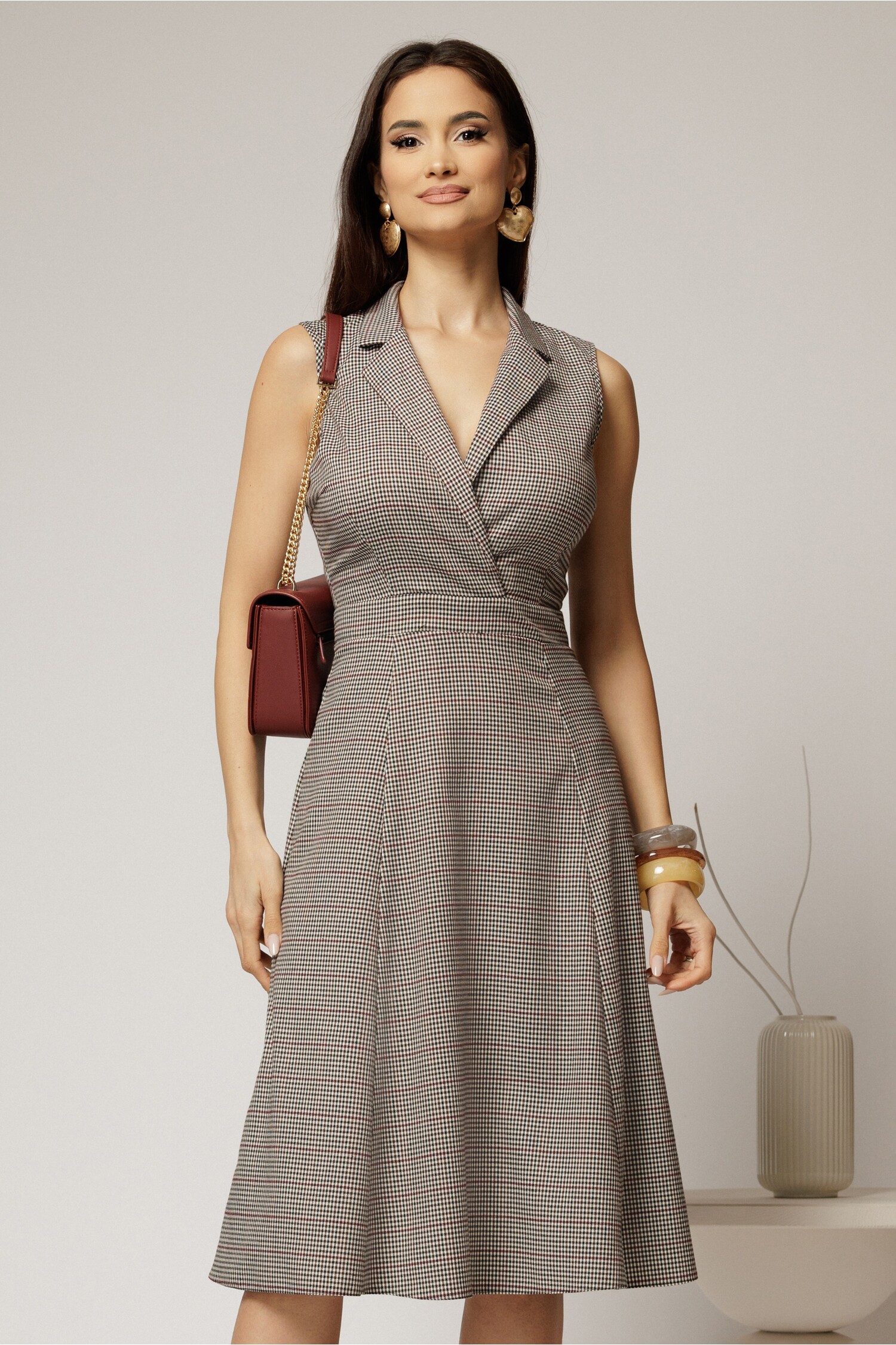 Sarafan DY fashion cu carou bordo și decolteu petrecut Sarafan DY fashion cu carou bordo și decolteu petrecut