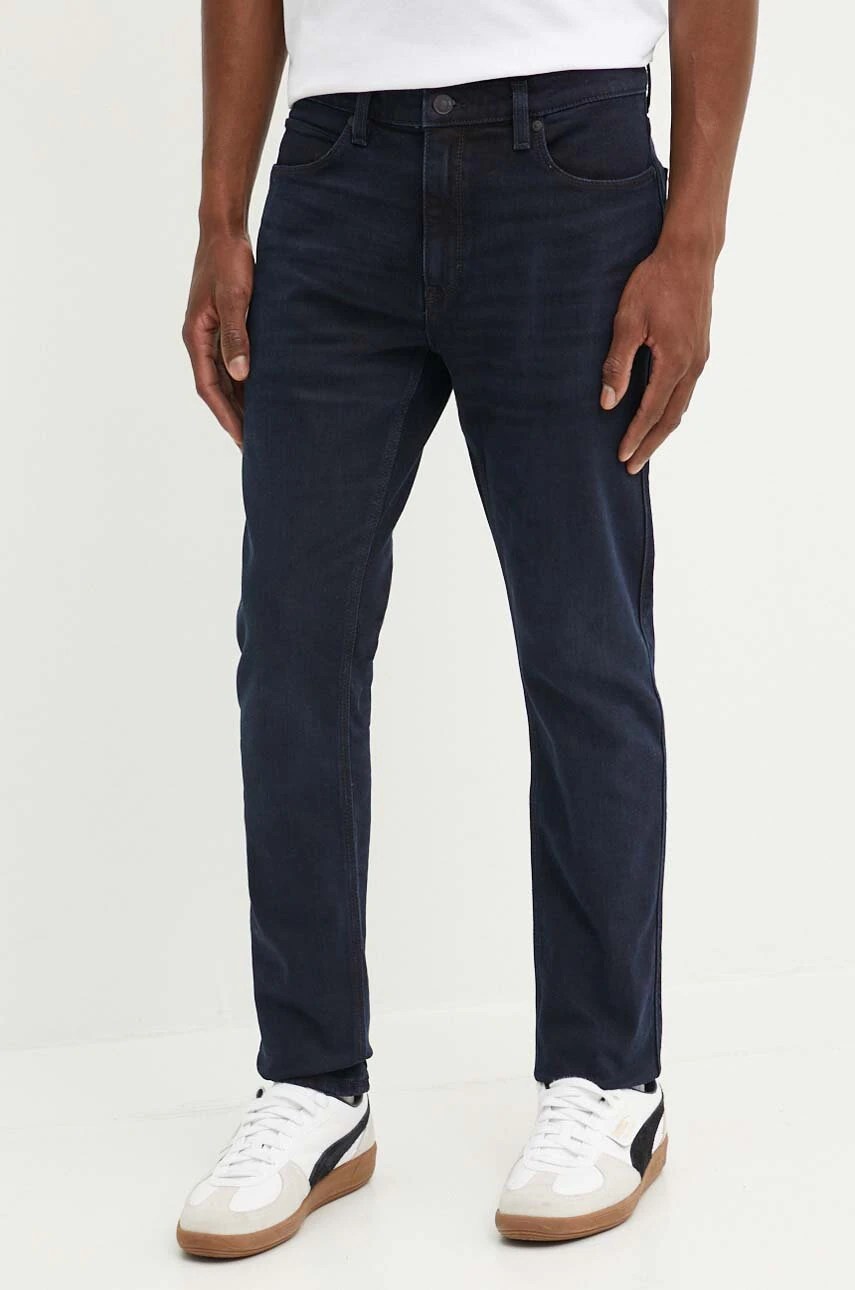 Blugi HUGO – stil și confort Blugi HUGO - stil și confort