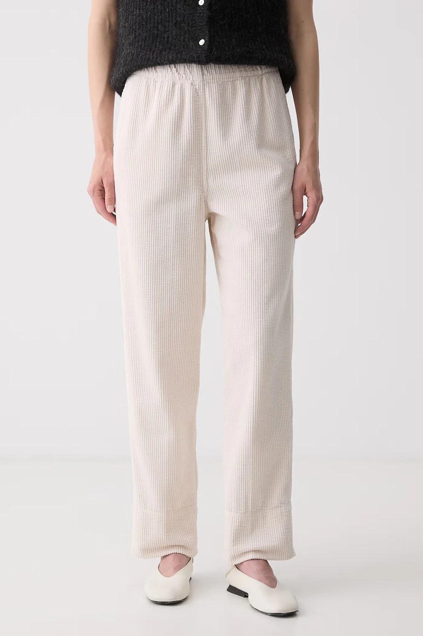 pantaloni pentru femei din catifea reiată – American Vintage pantaloni pentru femei din catifea reiată – American Vintage