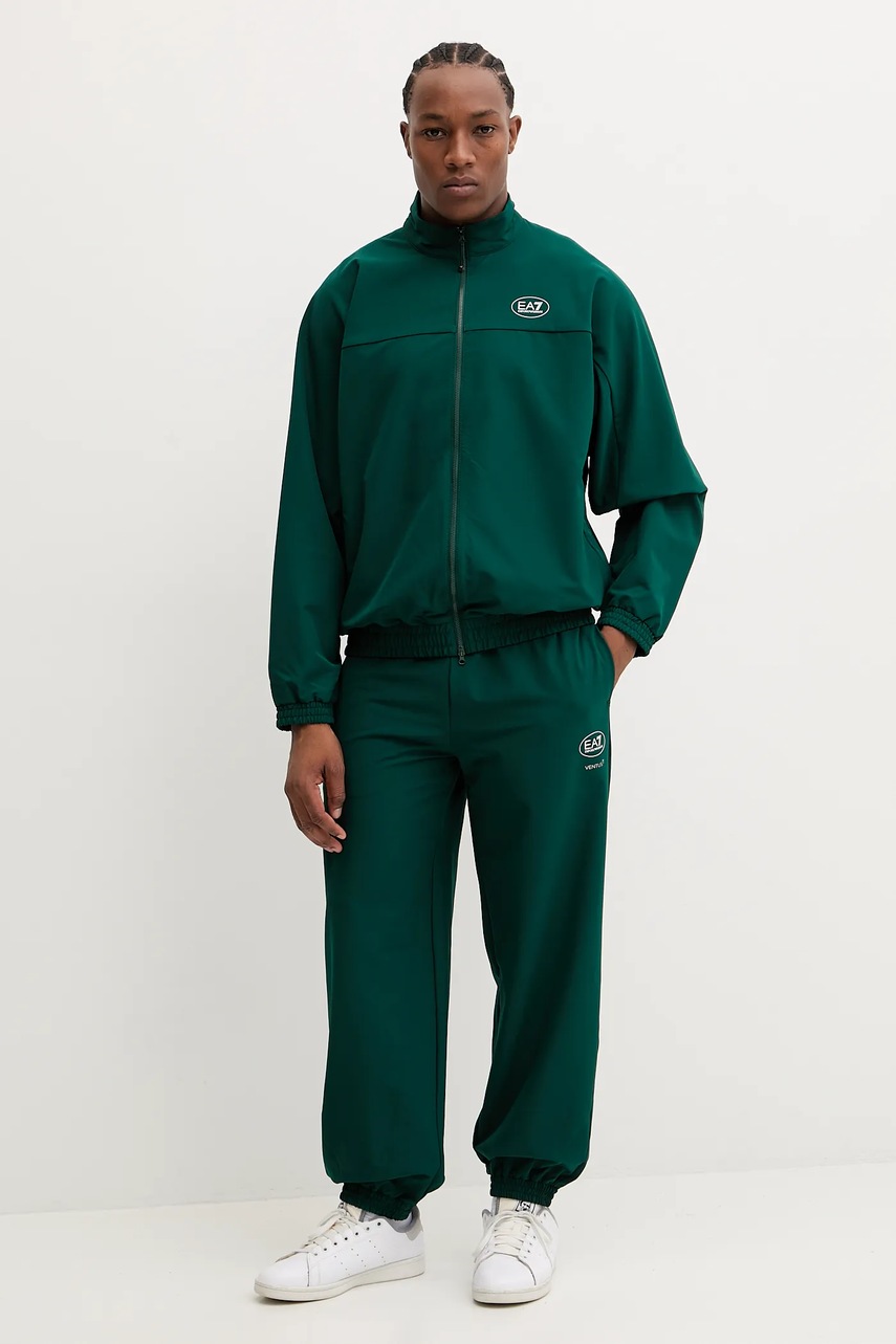 Trening EA7 emporio armani – design simplu și elegant Trening EA7 emporio armani - design simplu și elegant