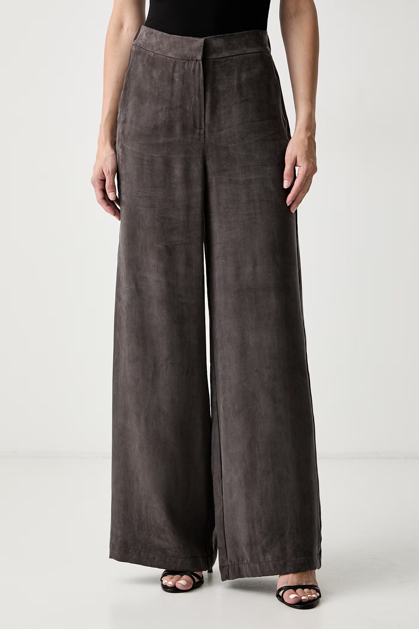 Pantaloni straight pentru femei din lyocell IBLQUINTO – iBlues Pantaloni straight pentru femei din lyocell IBLQUINTO – iBlues