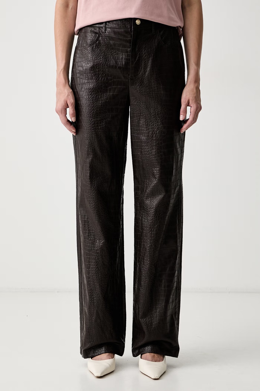 pantaloni straight din imitație de piele pentru femei IBLLEGNO – iBlues pantaloni straight din imitație de piele pentru femei IBLLEGNO – iBlues