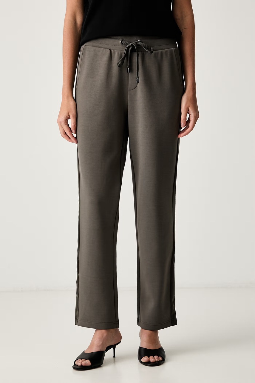 Pantaloni de trening pentru femei din vâscoză – JOSEPH RIBKOFF Pantaloni de trening pentru femei din vâscoză – JOSEPH RIBKOFF
