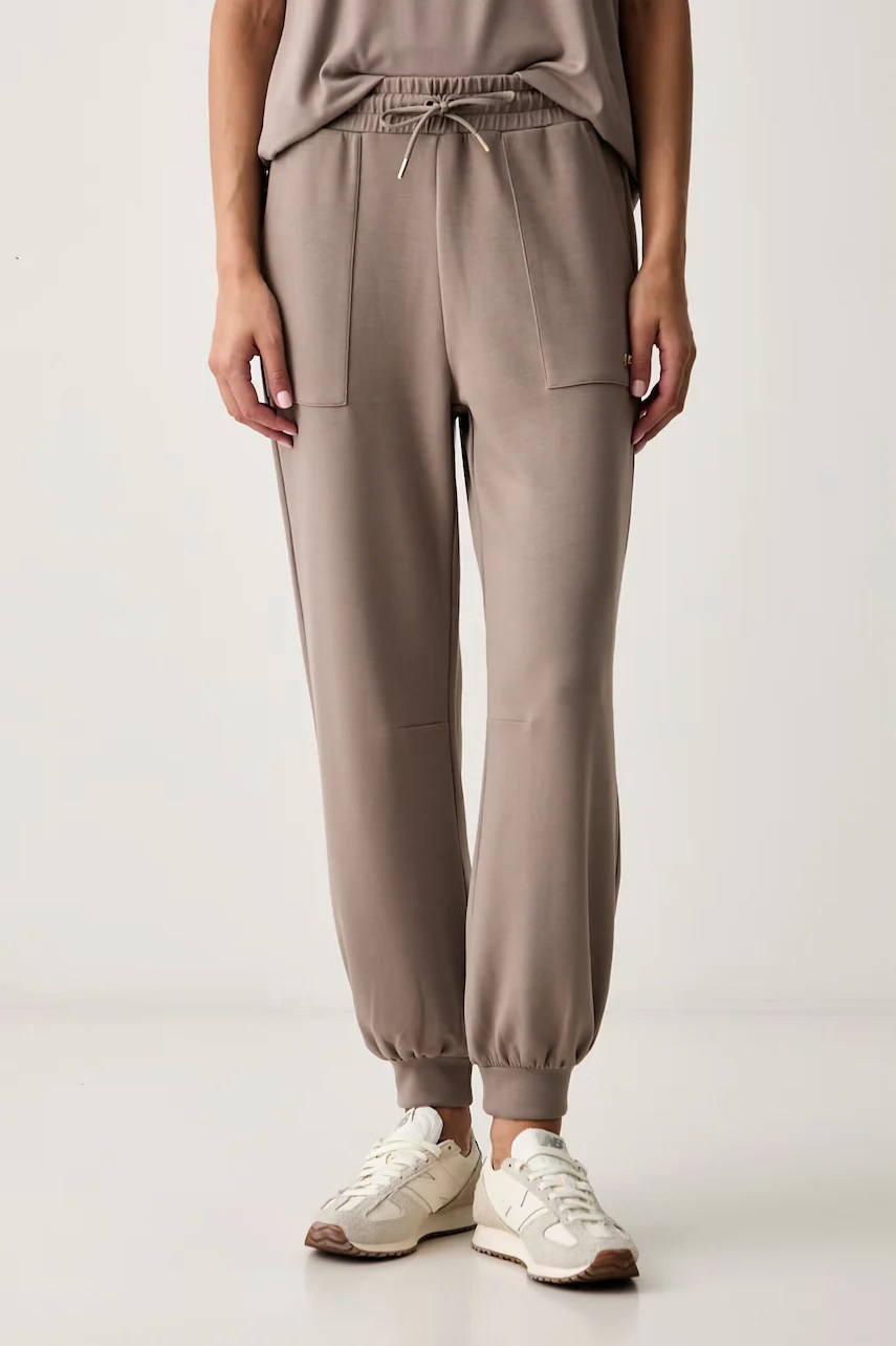 Pantaloni de trening pentru femei – EA7 Emporio Armani Pantaloni de trening pentru femei – EA7 Emporio Armani