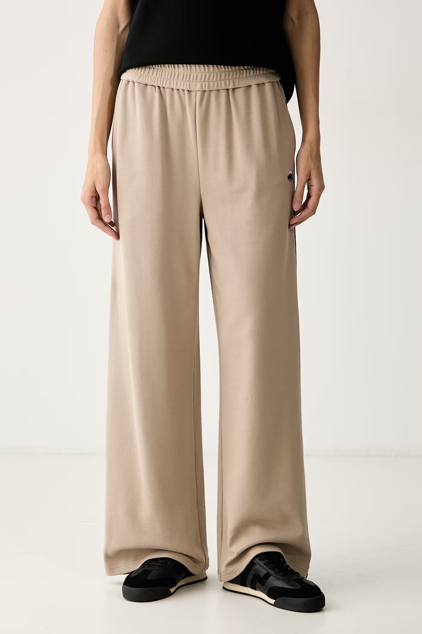 Pantaloni de trening pentru femei IKON – Karl Lagerfeld Pantaloni de trening pentru femei IKON – Karl Lagerfeld