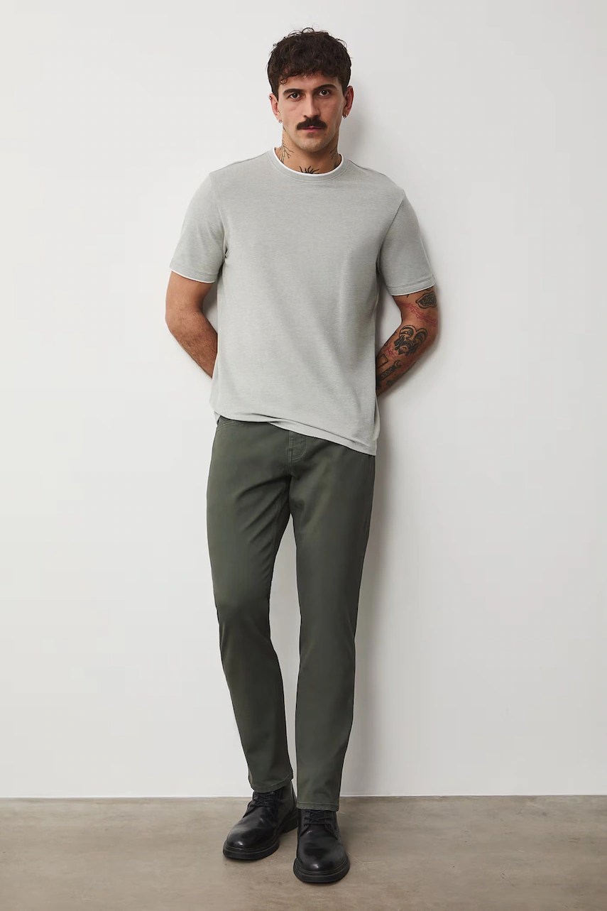 Pantaloni slim fit pentru bărbați medicine Pantaloni slim fit pentru bărbați medicine