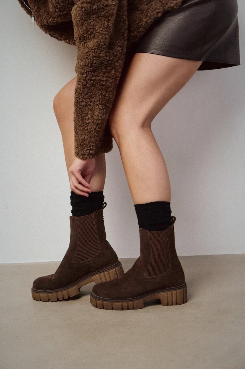 Cizme medicine din piele întoarsă Cizme medicine din piele întoarsă