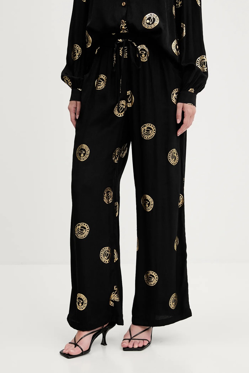 Pantaloni never fully dressed Pantaloni never fully dressed