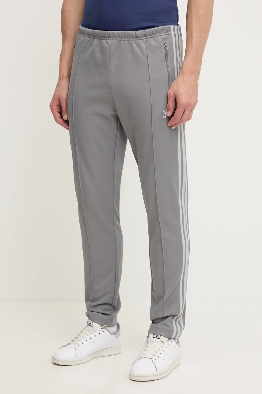 Pantaloni de trening adidas originals classic TP Pantaloni de trening adidas originals classic TP