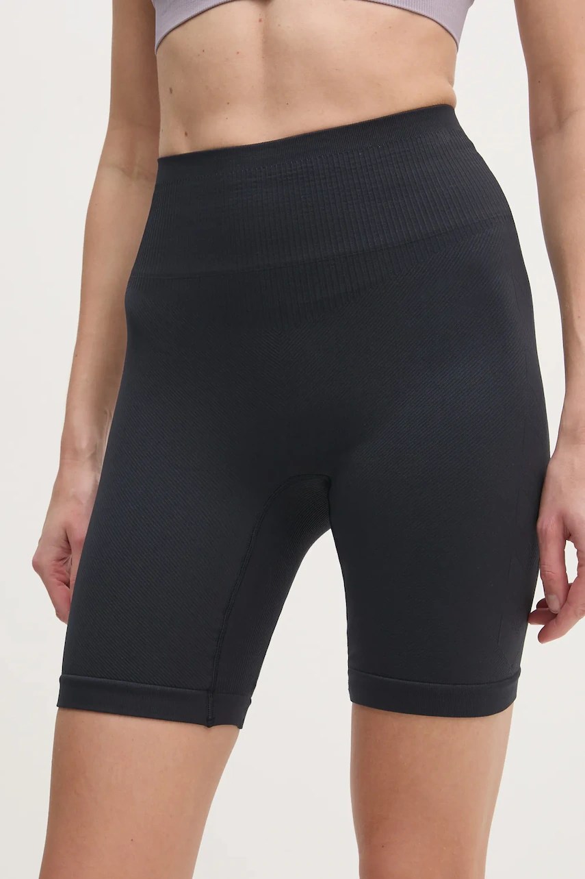 Pantaloni scurți de antrenament Alive hummel Pantaloni scurți de antrenament Alive hummel