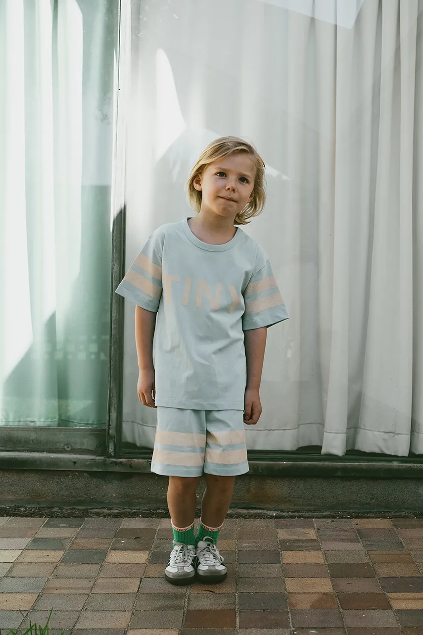 Pantaloni scurți tinycottons din bumbac pentru copii STRIPES LOGO Pantaloni scurți tinycottons din bumbac pentru copii STRIPES LOGO