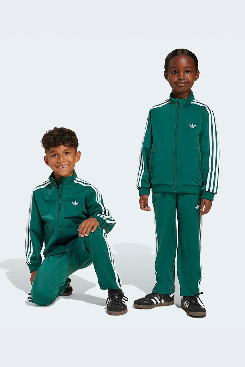 Trening copii adidas originals – libertate de mișcare Trening copii adidas originals - libertate de mișcare