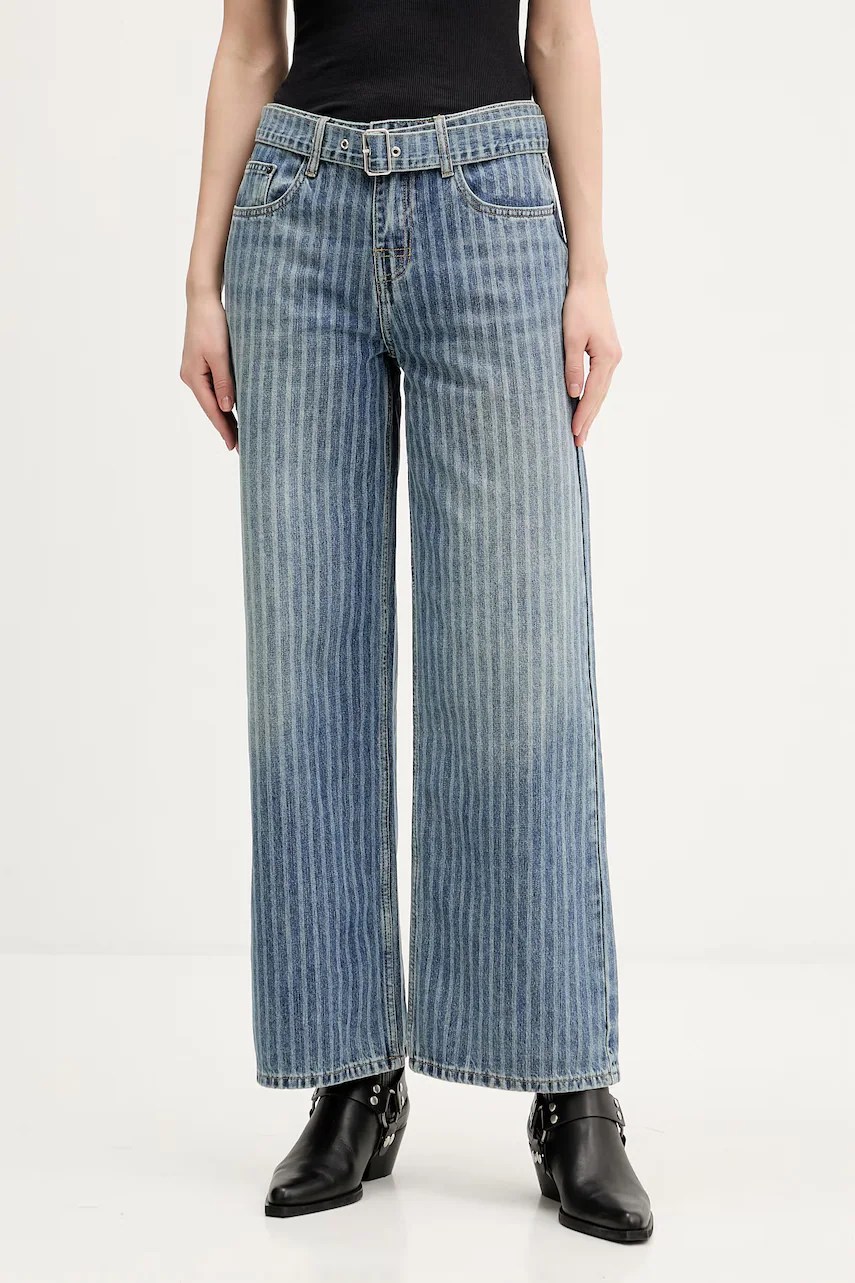 Jeanși the ragged priest Jeanși the ragged priest