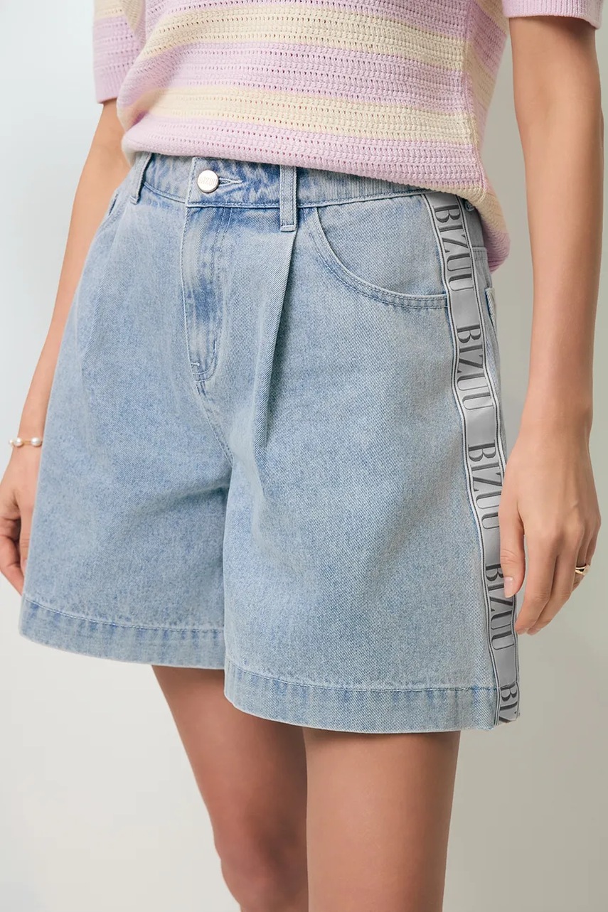 Pantaloni scurți BIZUU pentru femei, din denim MIREYA Pantaloni scurți BIZUU pentru femei, din denim MIREYA
