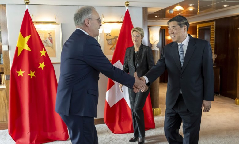 Prices talks start between us and Chinese officials in Geneva Prices talks start between us and Chinese officials in Geneva