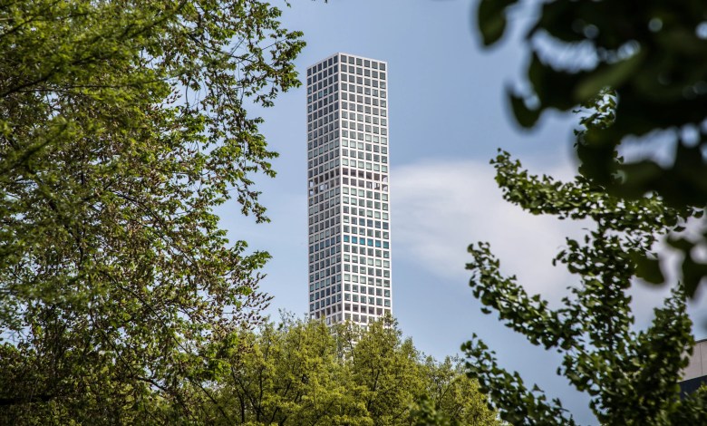A tower on the row of New York billionaires is riddled with defects, say the tenants A tower on the row of New York billionaires is riddled with defects, say the tenants